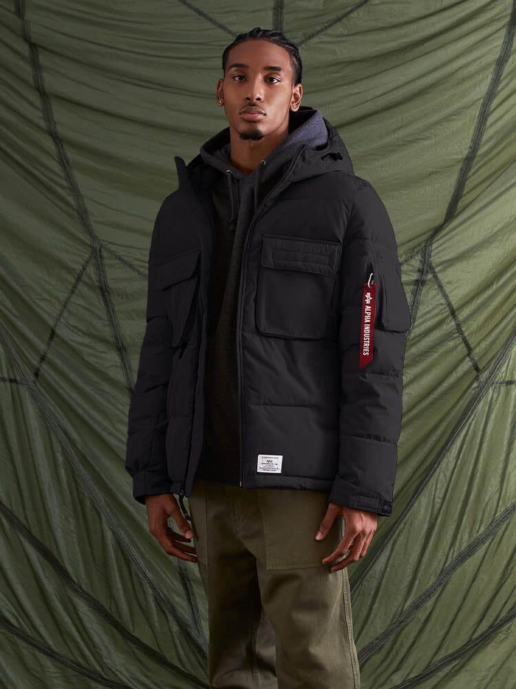 HOODED PUFFER JACKET (SEASONAL) Product Image