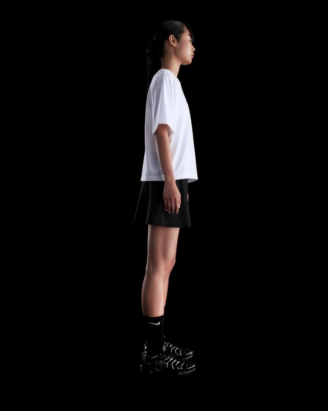Nike Sportswear Essential Women's Boxy Graphic T-Shirt Product Image