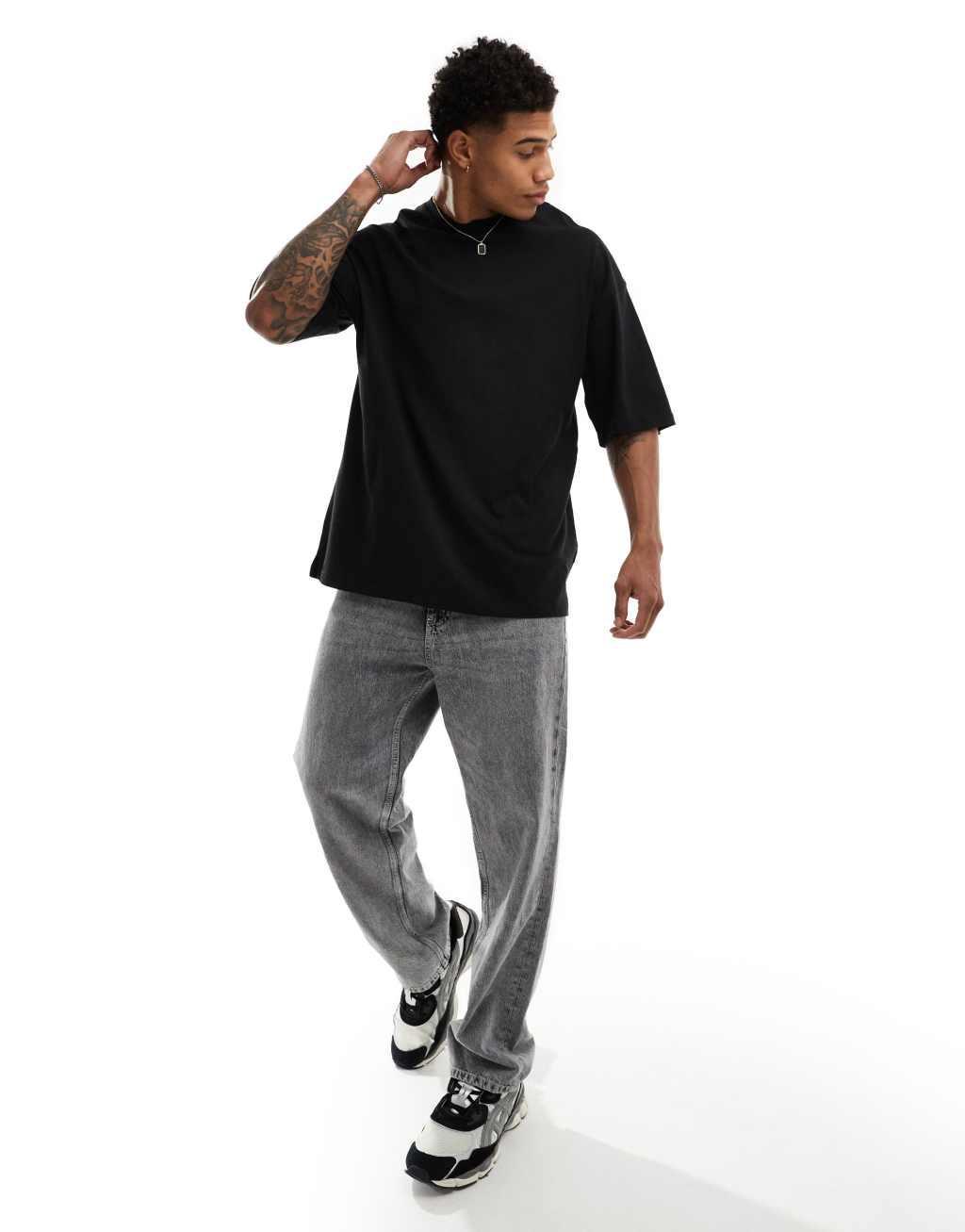 Jack & Jones super oversized t-shirt in black Product Image