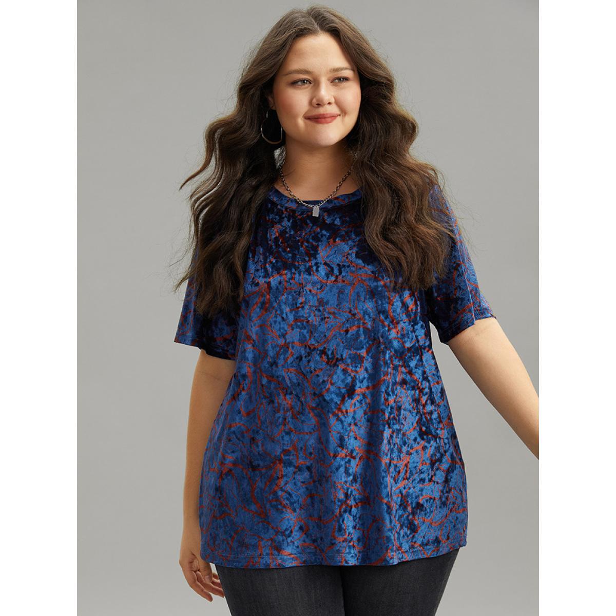 Plus Size Silhouette Floral Print Crew Neck T-shirt Aegean Women Elegant Printed Floral Round Neck Dailywear T-shirts BloomChic 10/M Product Image