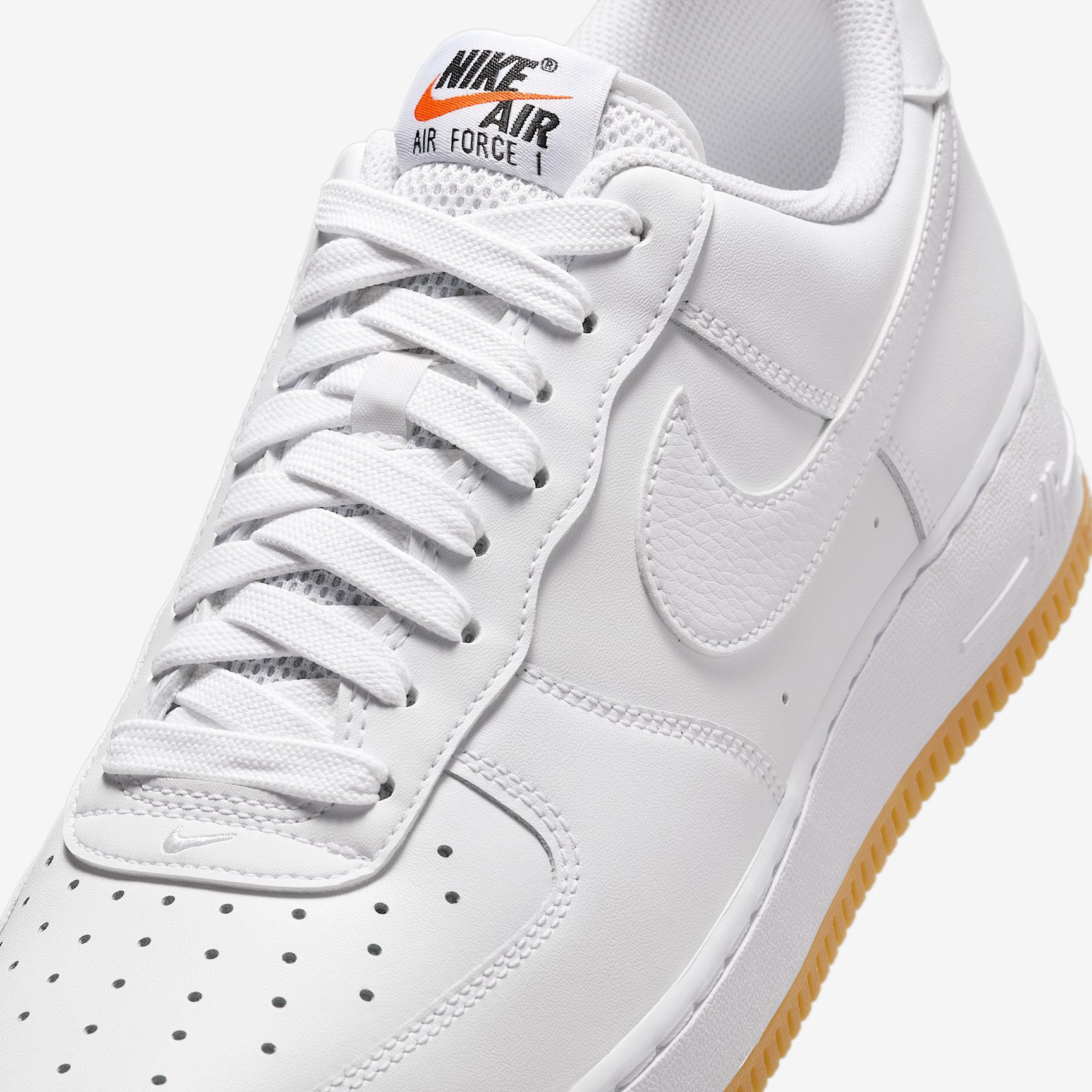 Nike Men's Air Force 1 '07 LV Shoes Product Image