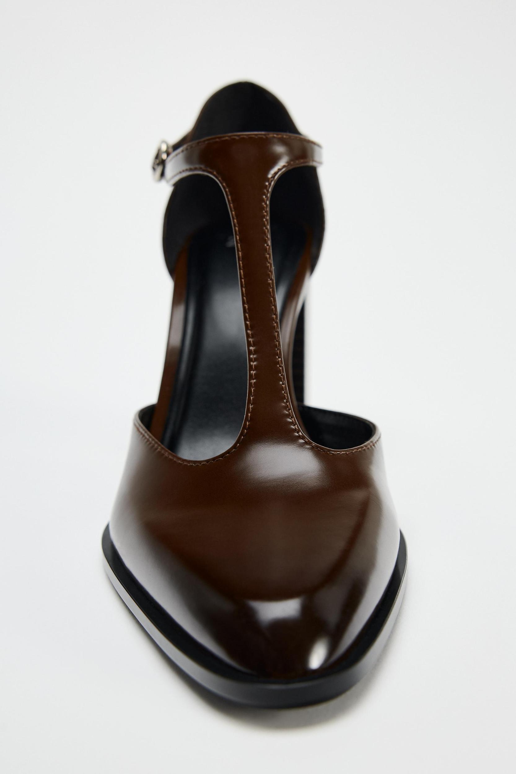 HEELED PUMP WITH STRAP Product Image