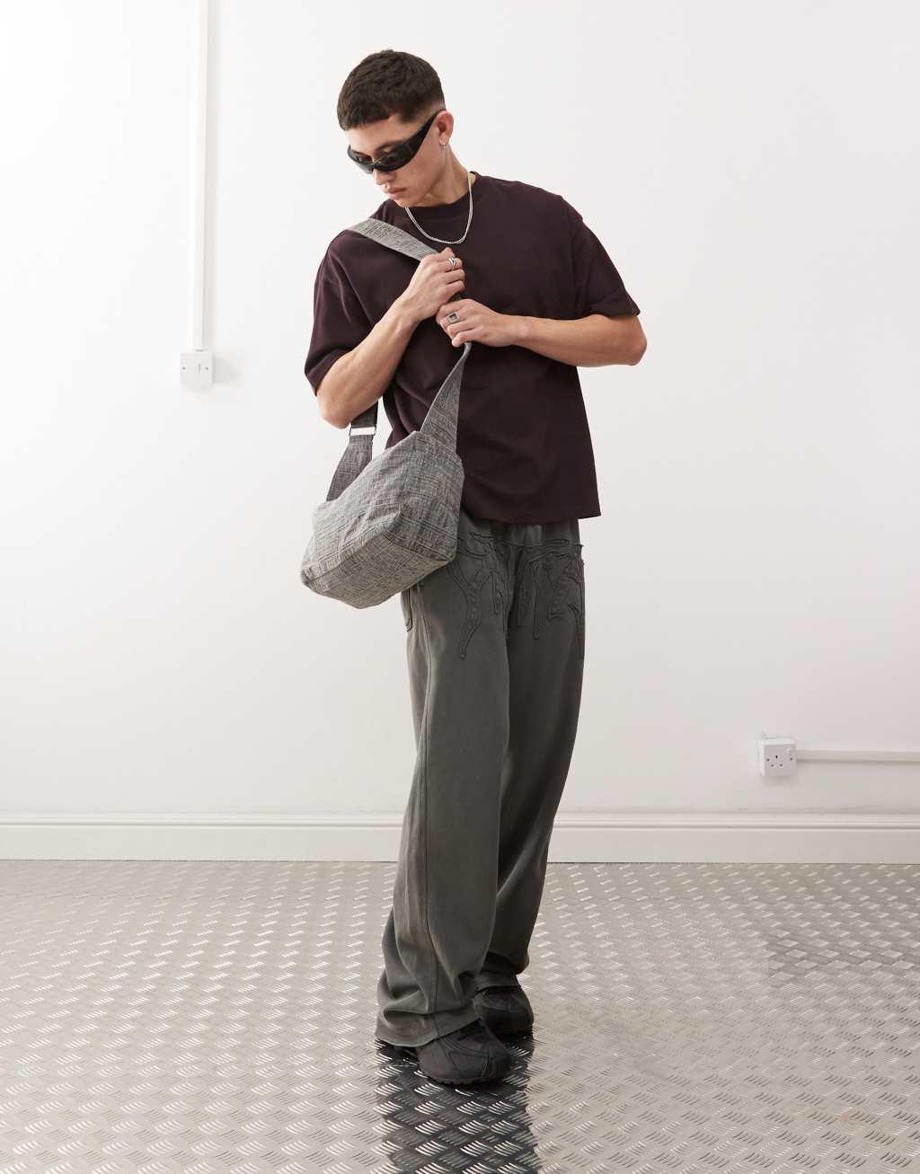 Weekday Great boxy fit T-shirt in burgundy Product Image