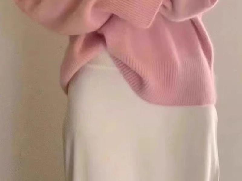 Long-Sleeve V-Neck Plain Sweater Product Image
