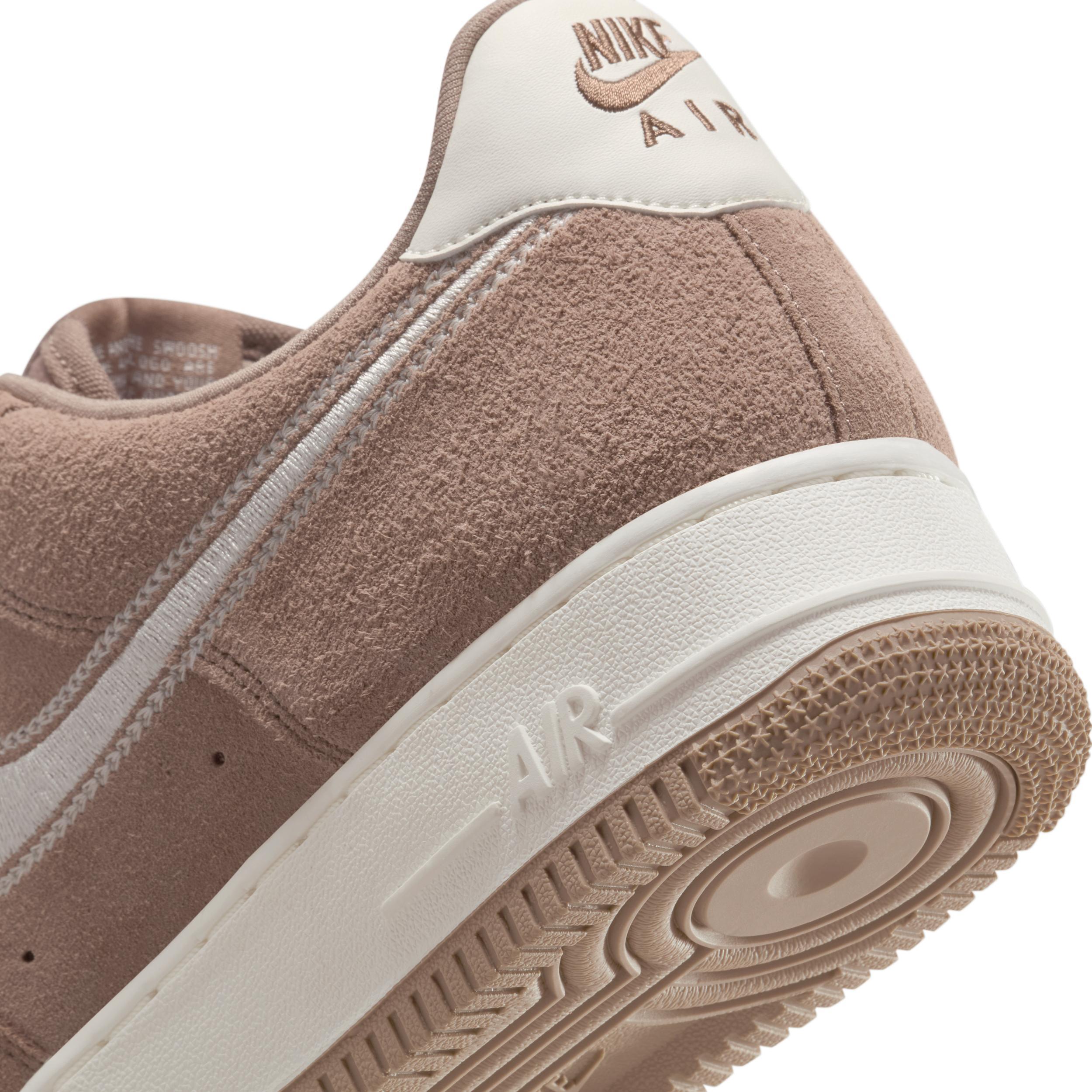 Nike Men's Air Force 1 '07 LV8 Shoes Product Image