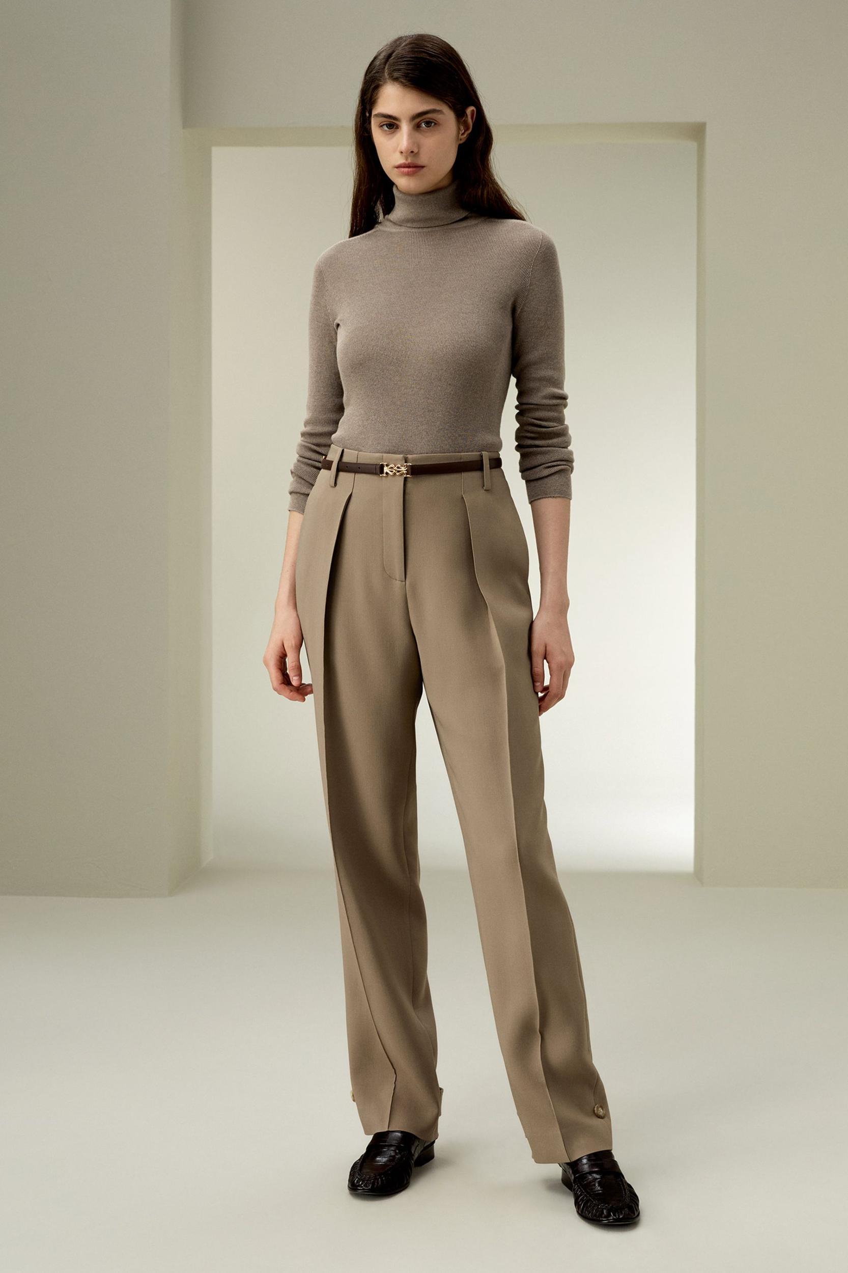 Seamless Silk-Cashmere Blend Turtleneck Sweater Product Image
