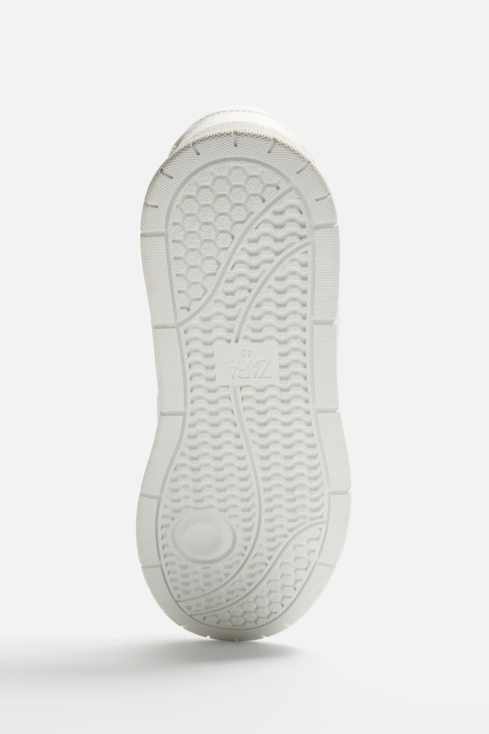 RETRO STYLE SNEAKERS Product Image