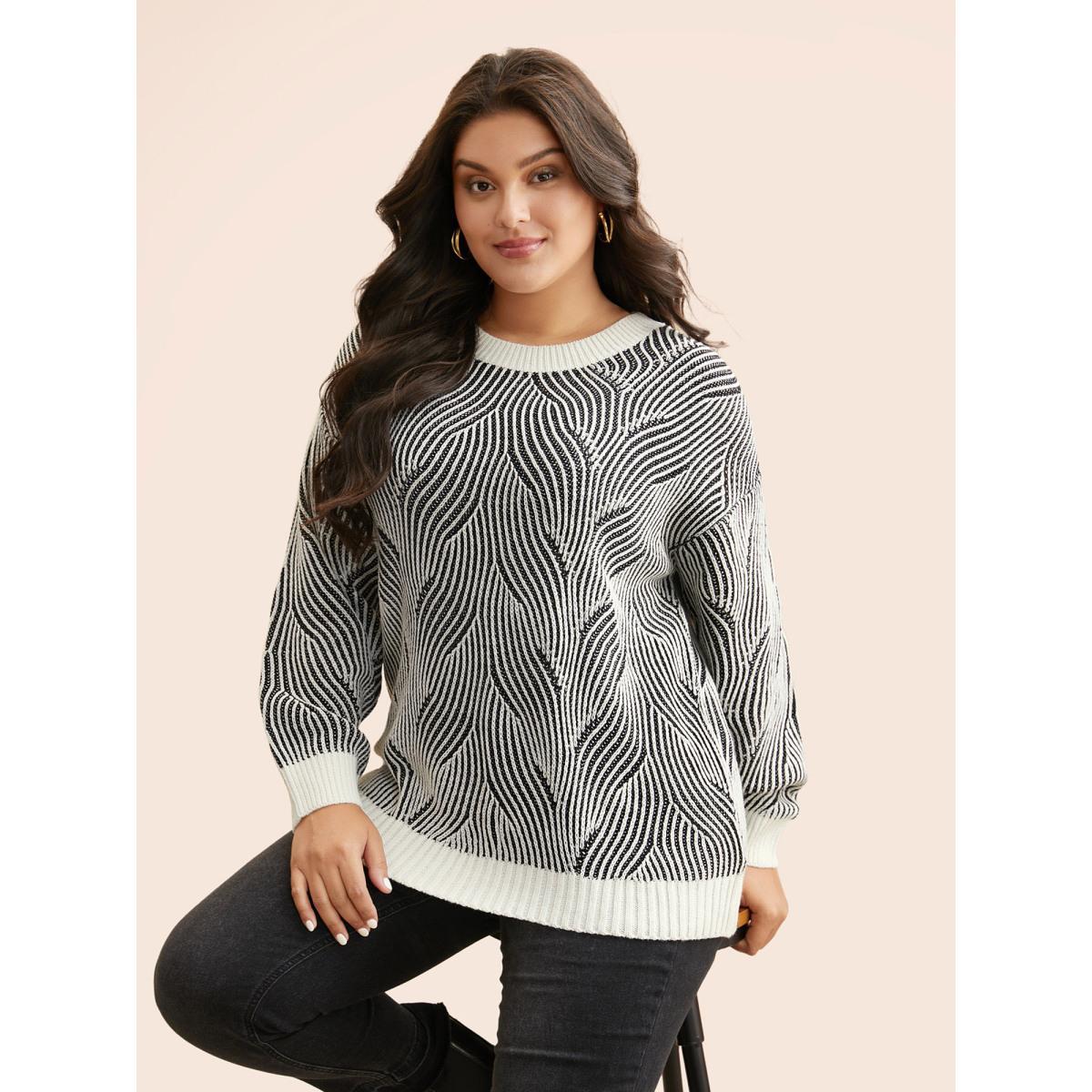 Plus Size Texture Contrast Round Neck Pullover Black Women Casual Loose Long Sleeve Round Neck Everyday Pullovers BloomChic 26/4X Product Image
