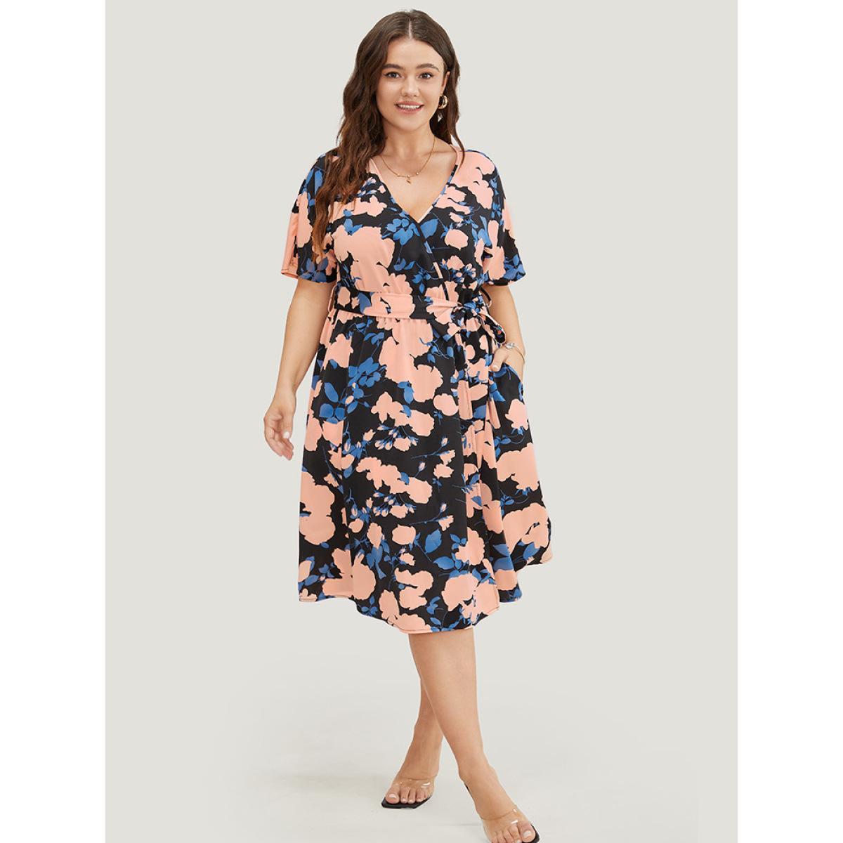 Plus Size Floral Print Split Hem Belted Pocket Batwing Sleeve Dress Multicolor Women Elegant Wrap V-neck Short sleeve Curvy Knee Dress BloomChic 30/6X Product Image