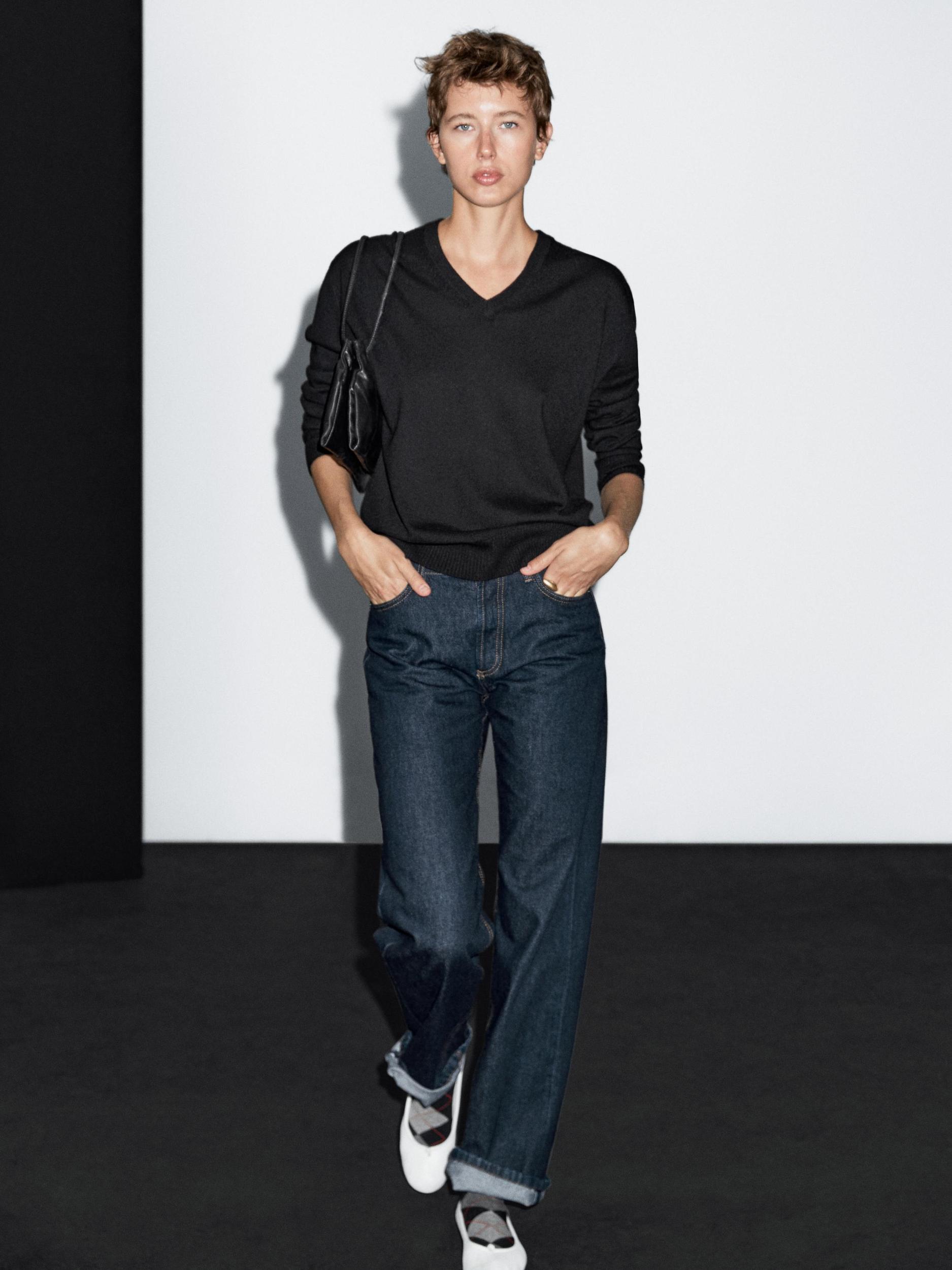 Knit 100% cashmere V-neck sweater Product Image