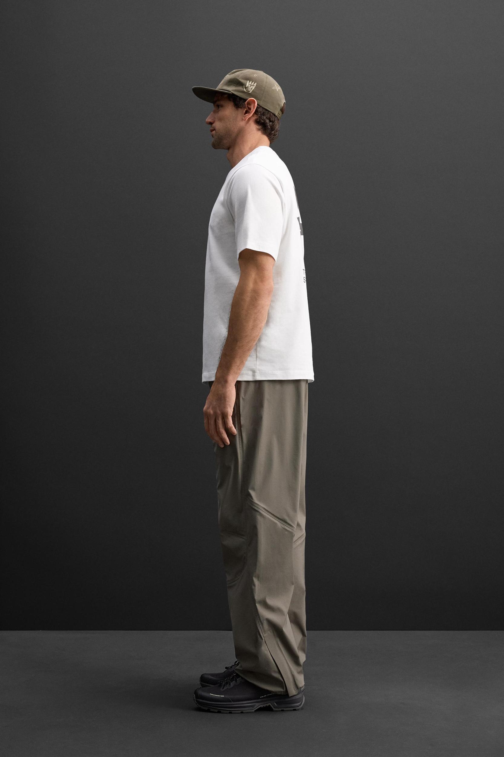 GRAPHIC PRINT T-SHIRT Product Image