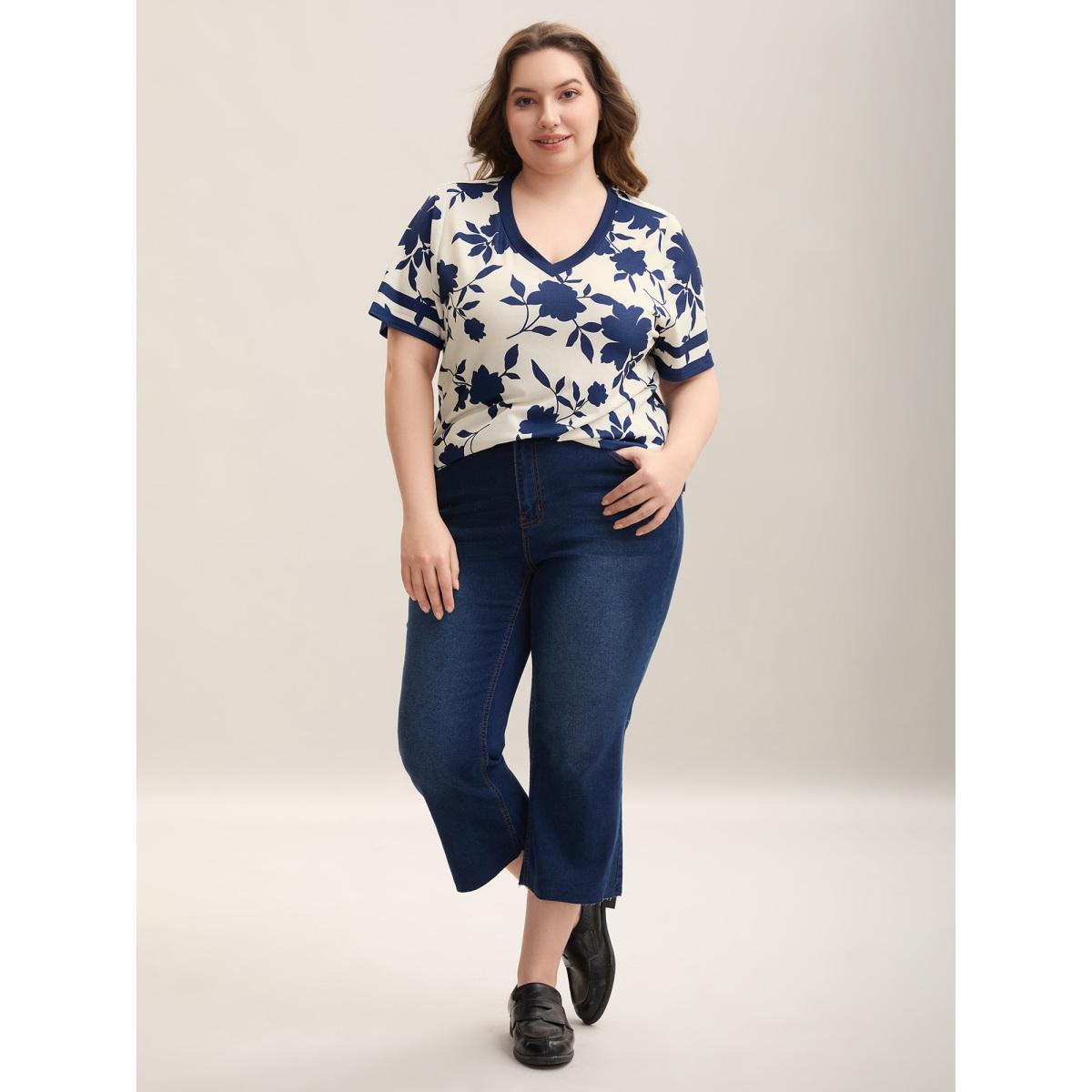 Plus Size Silhouette Floral Print Contrast Hem T-Shirt Apricot Women Casual Contrast Natural Flowers V-neck Everyday T-shirts BloomChic 14-16/1X Product Image