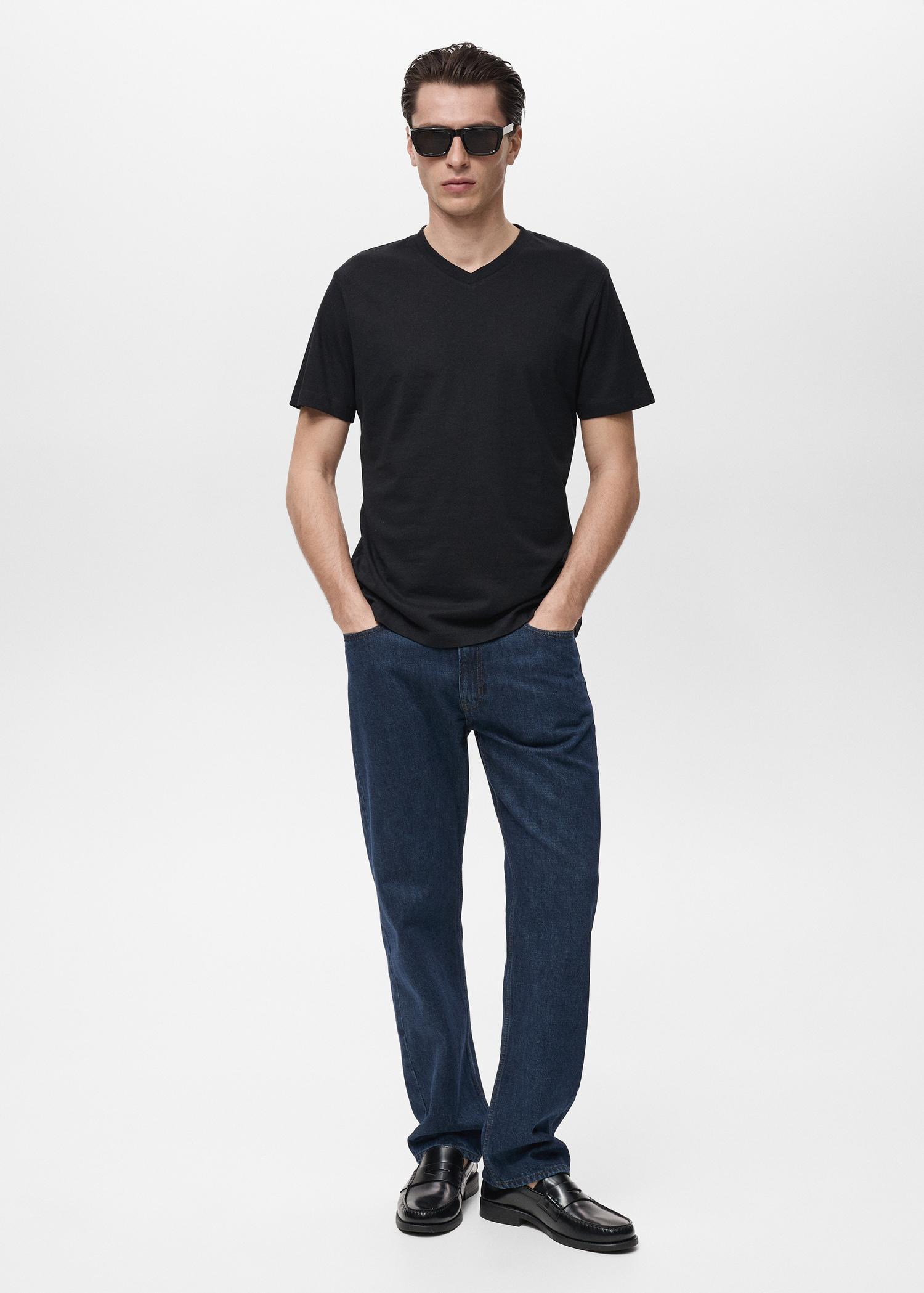 V-neck T-shirt - Men | MANGO USA Product Image