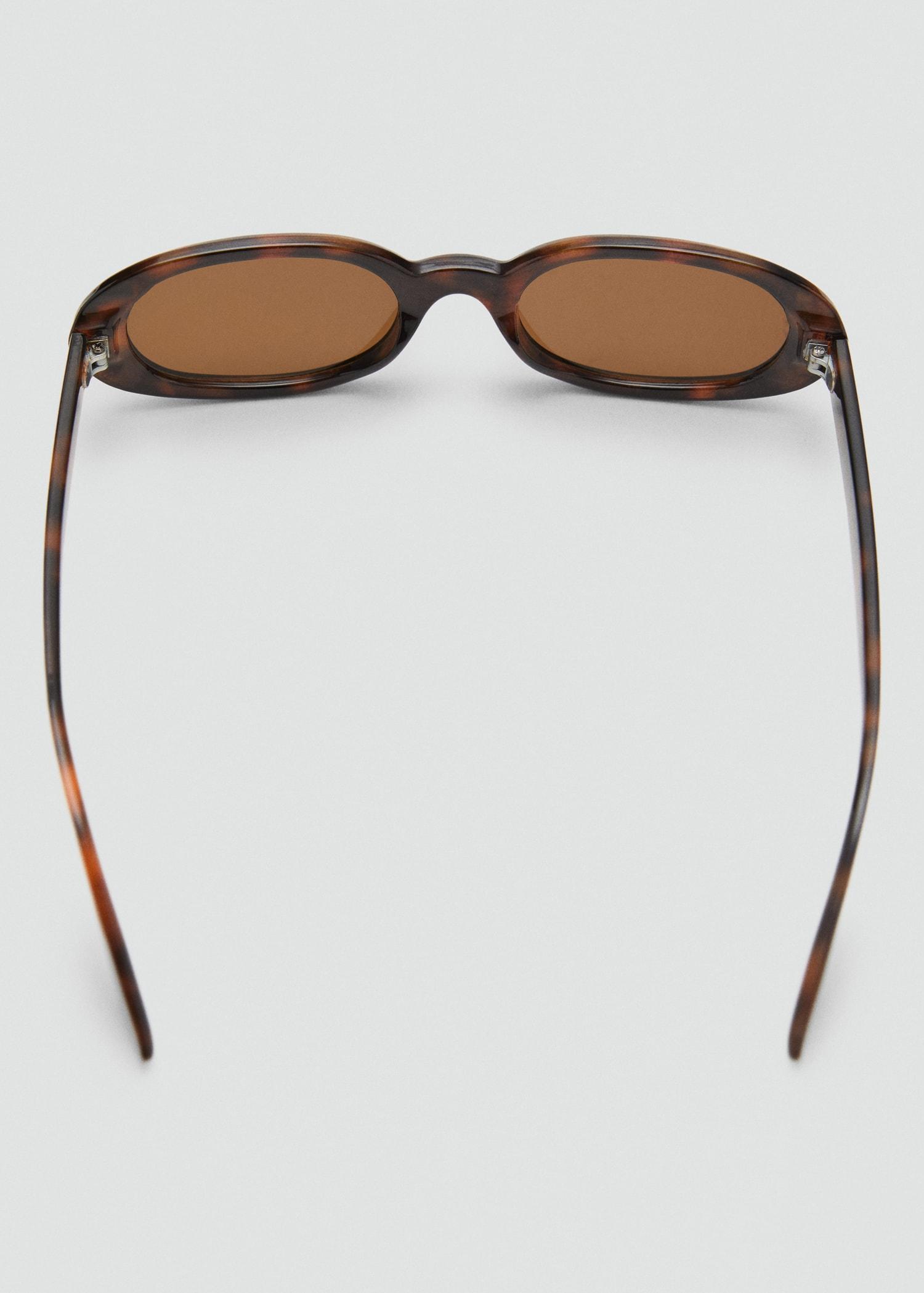 Oval-frame sunglasses - Women | MANGO USA Product Image