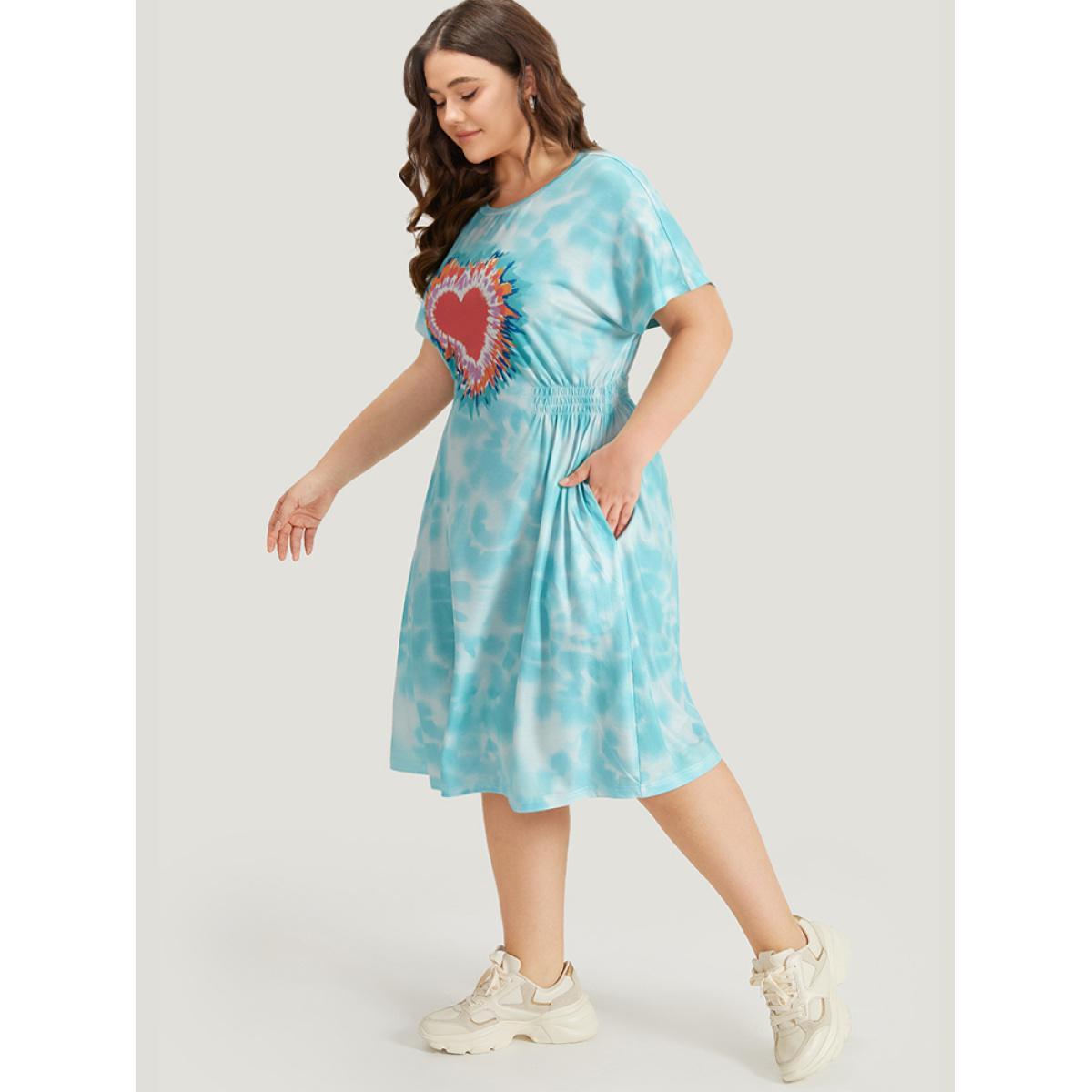 Plus Size Tie Dye Heart Print Shirred Batwing Sleeve Dress Multicolor Women Casual Tie Dye Round Neck Short sleeve Curvy Midi Dress BloomChic 12/L Product Image