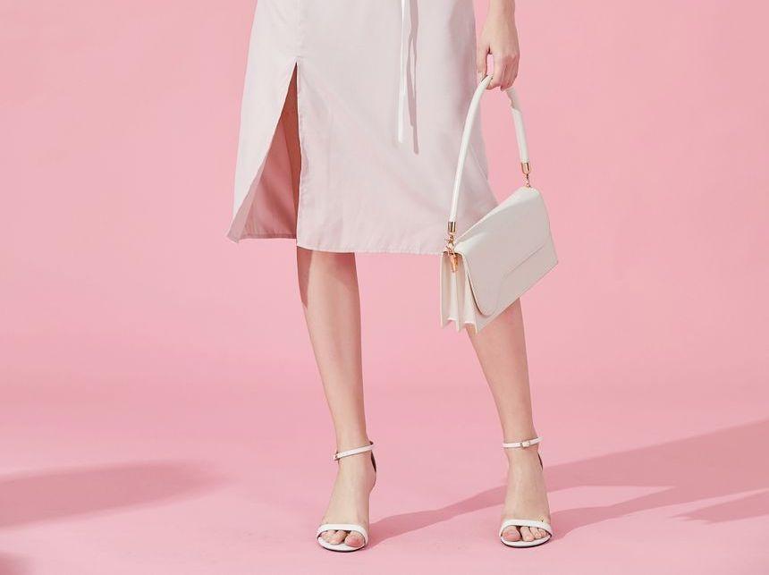 Contrast Trim Sleeveless Dress Product Image