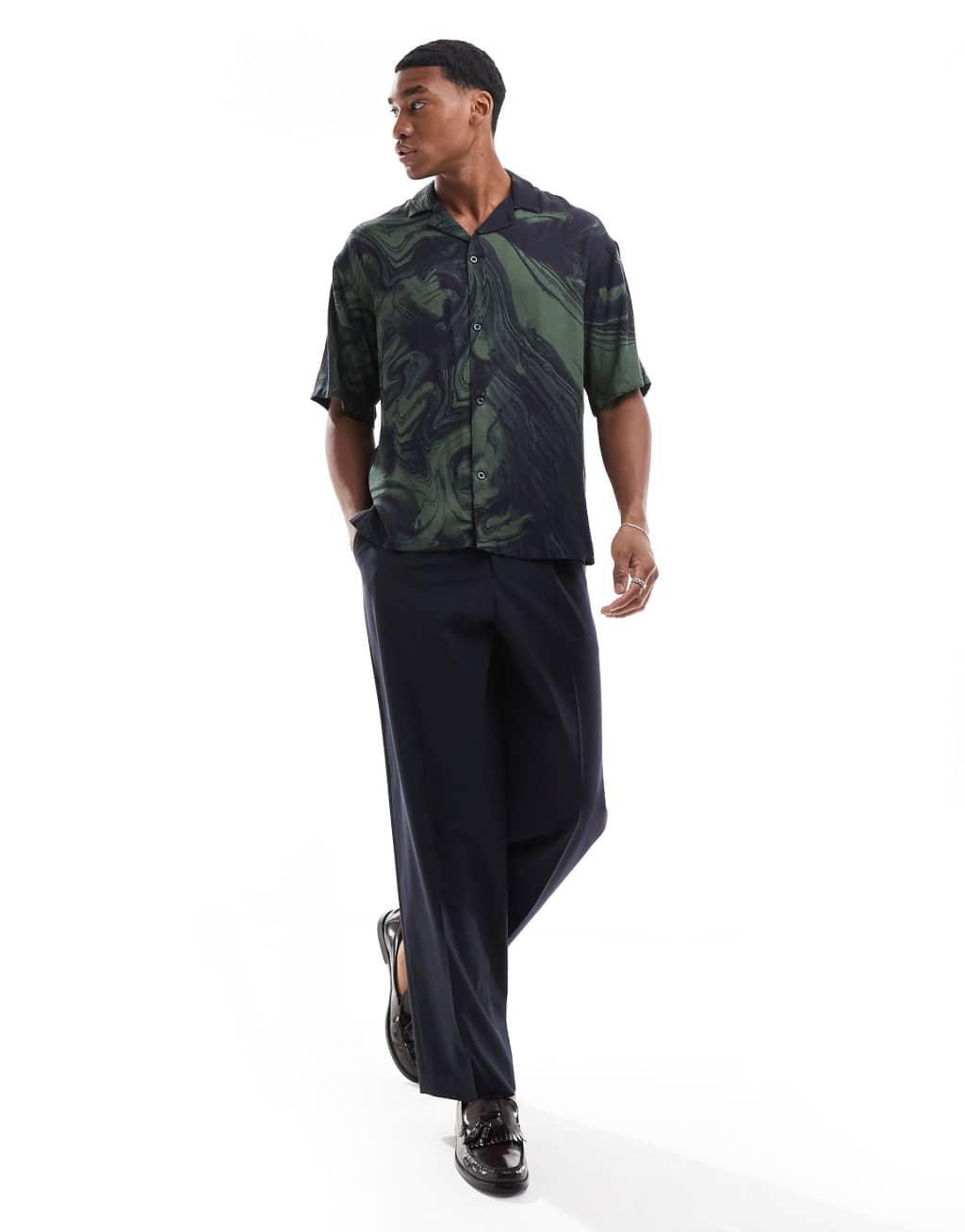 Viggo relaxed shirt in dark green swirl print Product Image