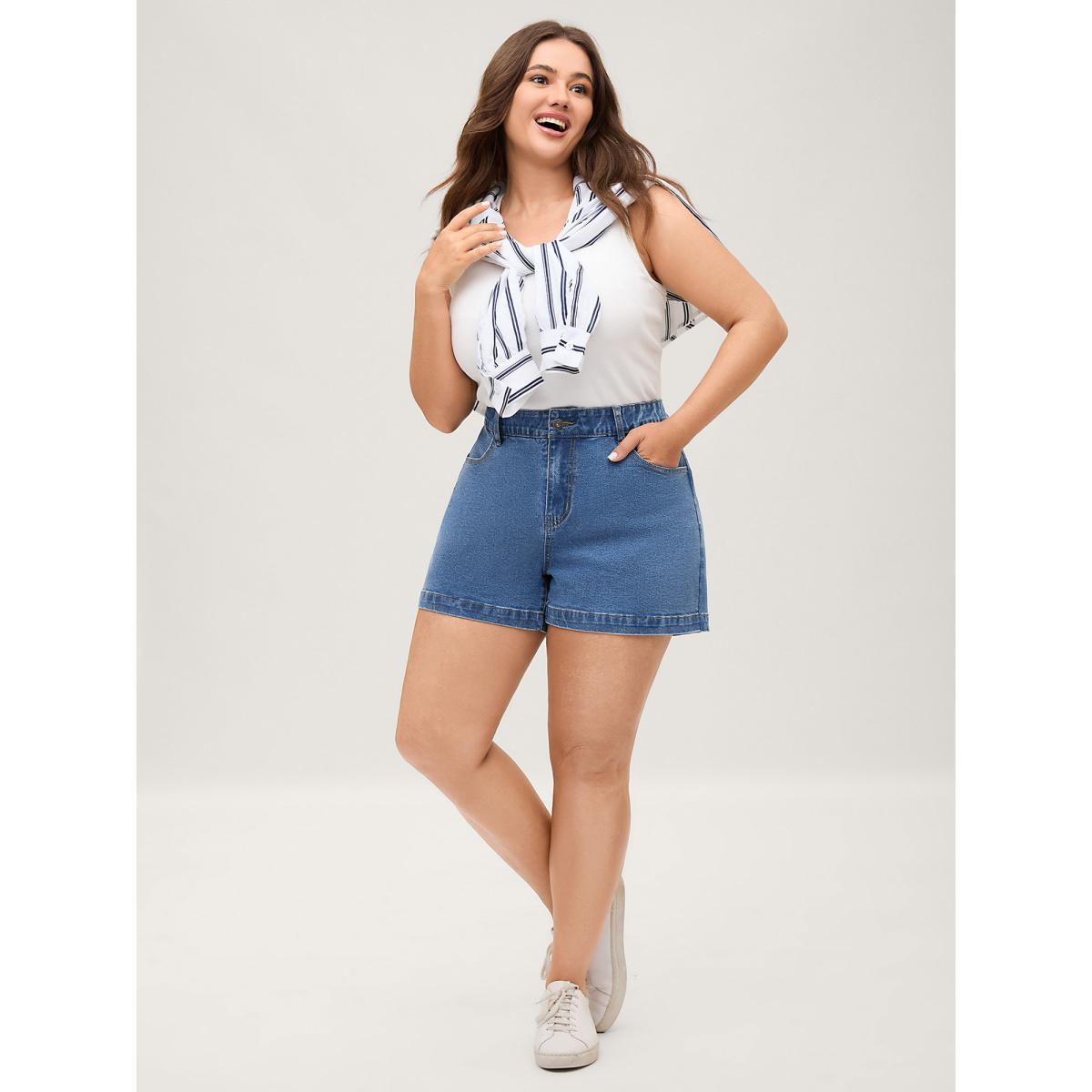 Plus Size Pull-On Stretchy Waist Denim Shorts Women Denimblue Medium stretch Everyday-Casual Slanted pocket Casual Denim Shorts BloomChic 26/4X Product Image