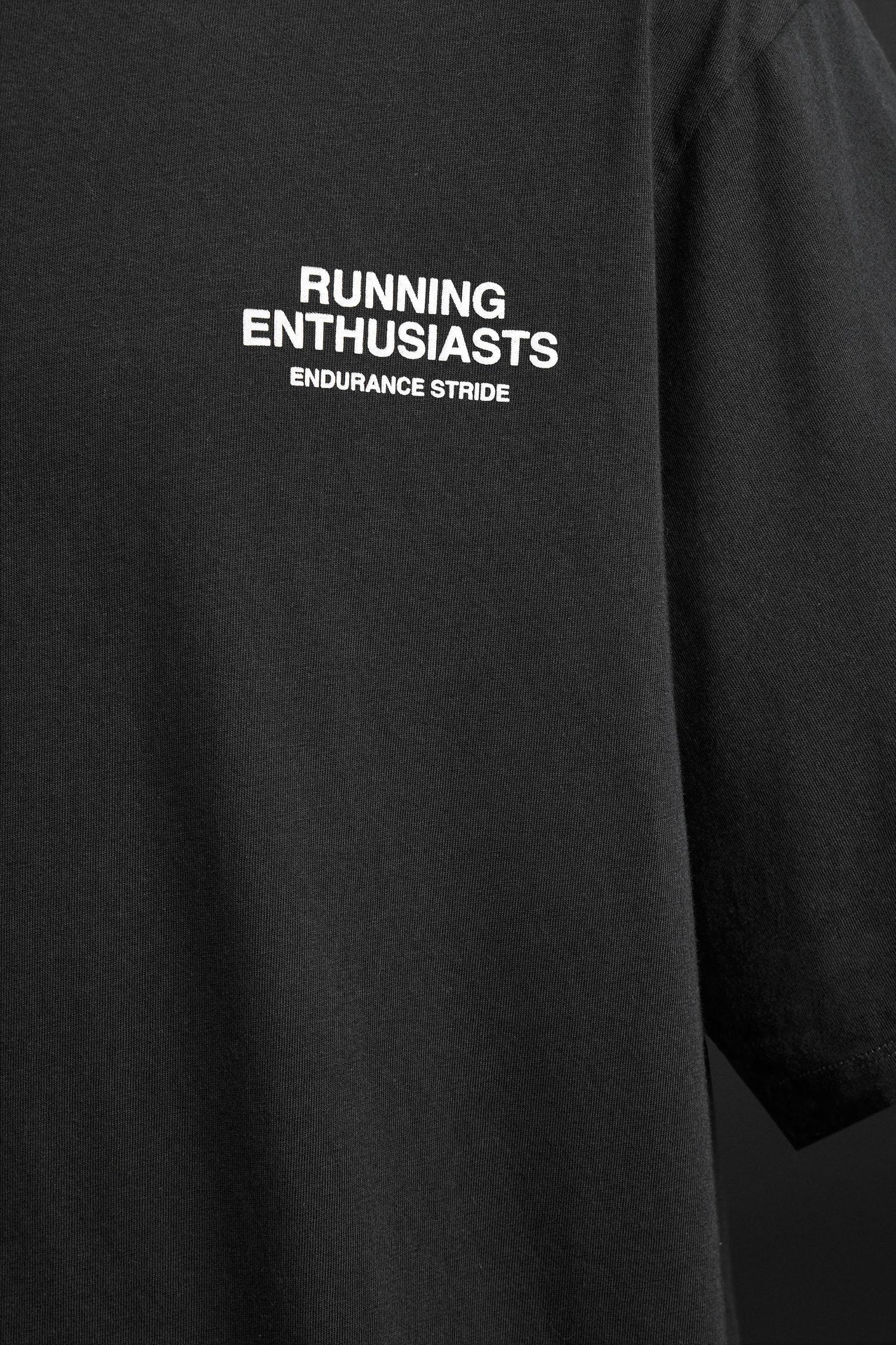 RUNNING GRAPHIC PRINT T-SHIRT Product Image