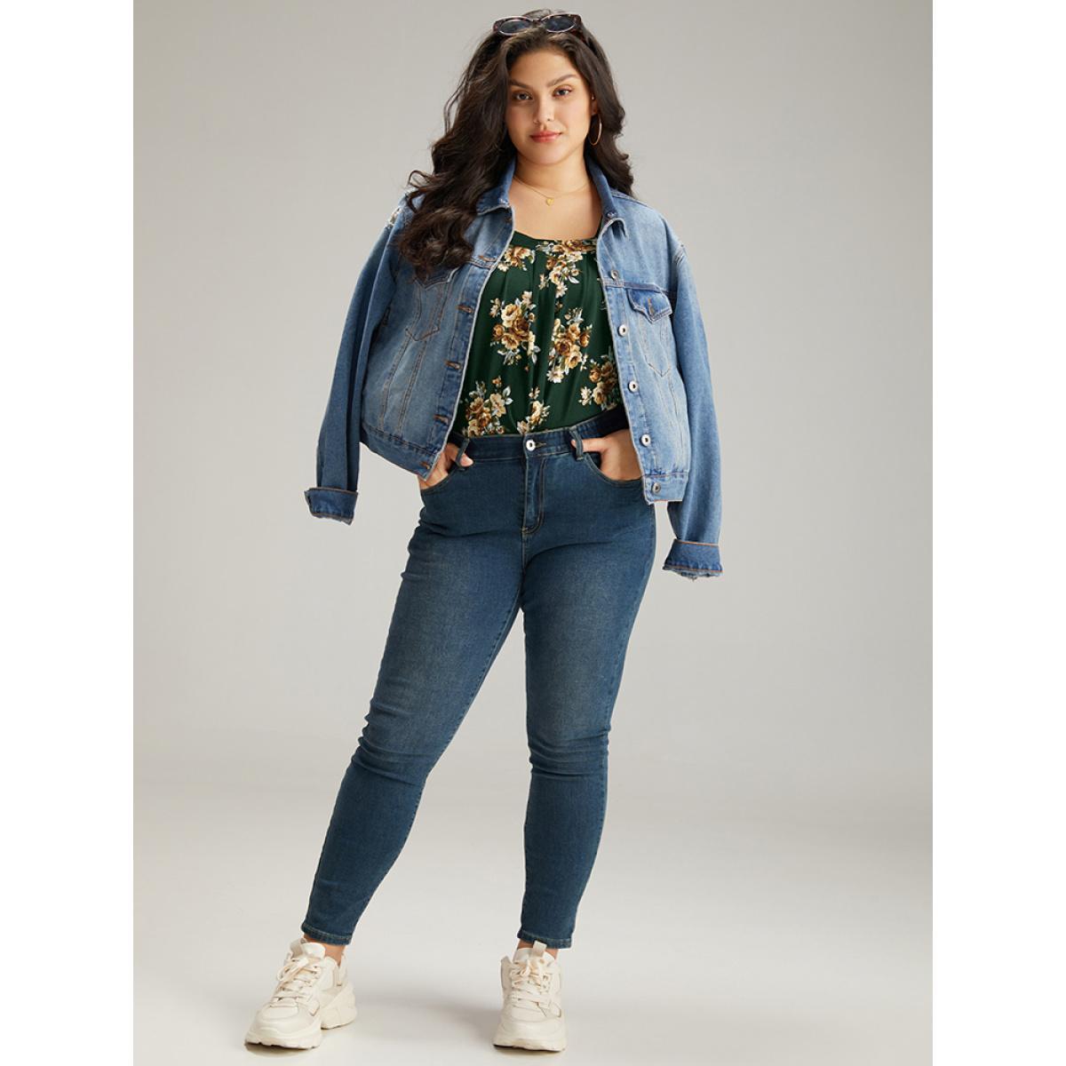 Plus Size Floral Square Neck Plicated Detail Tank Top Women Green Casual Printed Square Neck Dailywear Tank Tops Camis BloomChic 22-24/3X Product Image