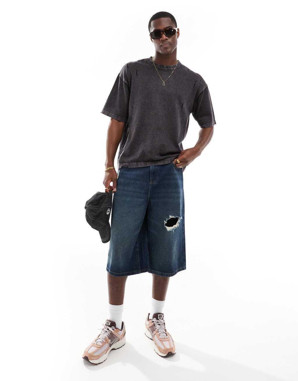 Bershka T-shirt in washed black Product Image