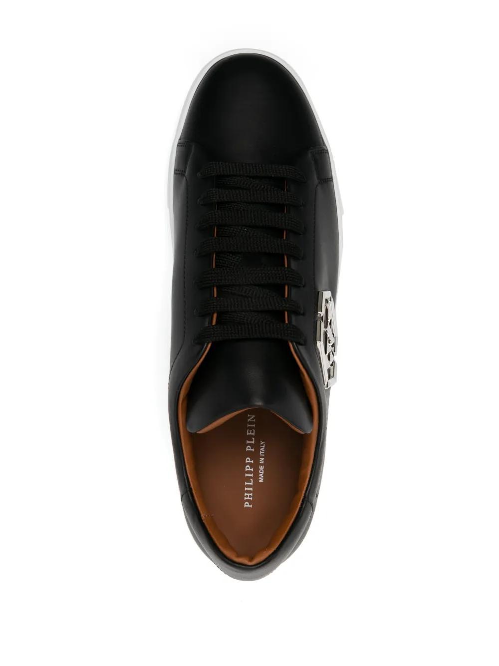 logo-plaque leather sneakers Product Image