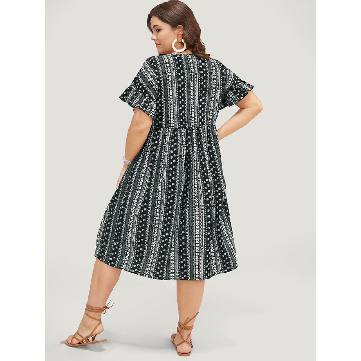 Plus Size Bandana Print Pocket V Neck Ruffle Sleeve Dress Black Women Vacation Printed V-neck Short sleeve Curvy Midi Dress BloomChic 10/M Product Image