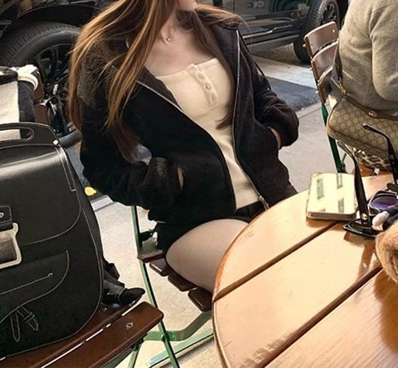 Long Sleeve Henley Plain Tee Product Image
