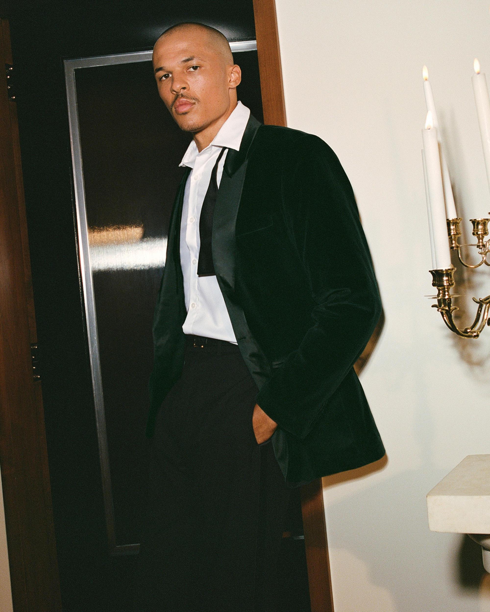 The A&F Collins Tailored Classic Velvet Blazer Product Image
