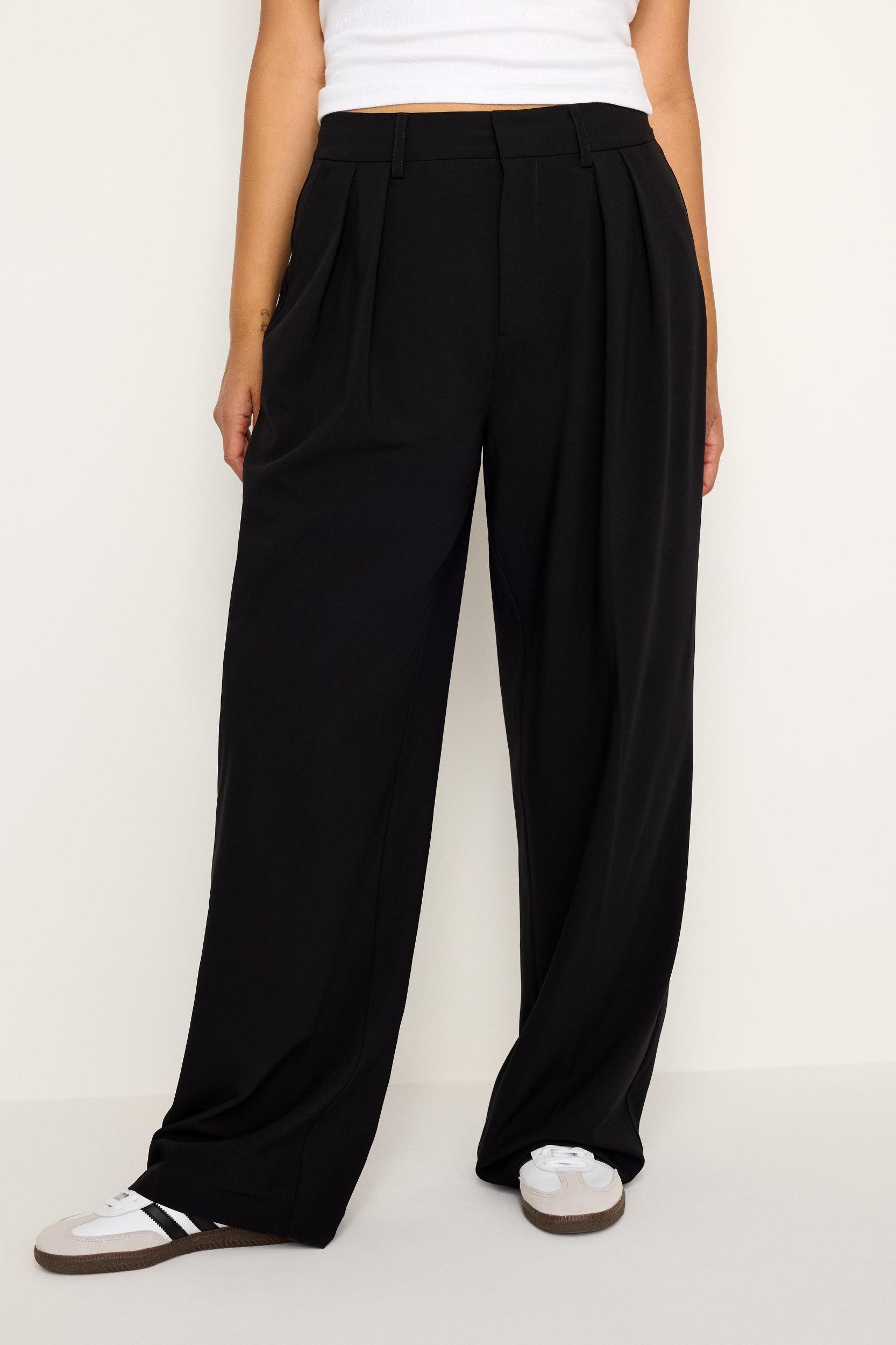 ESSENTIAL SUITING PLEATED TROUSERS | BLACK001 Product Image