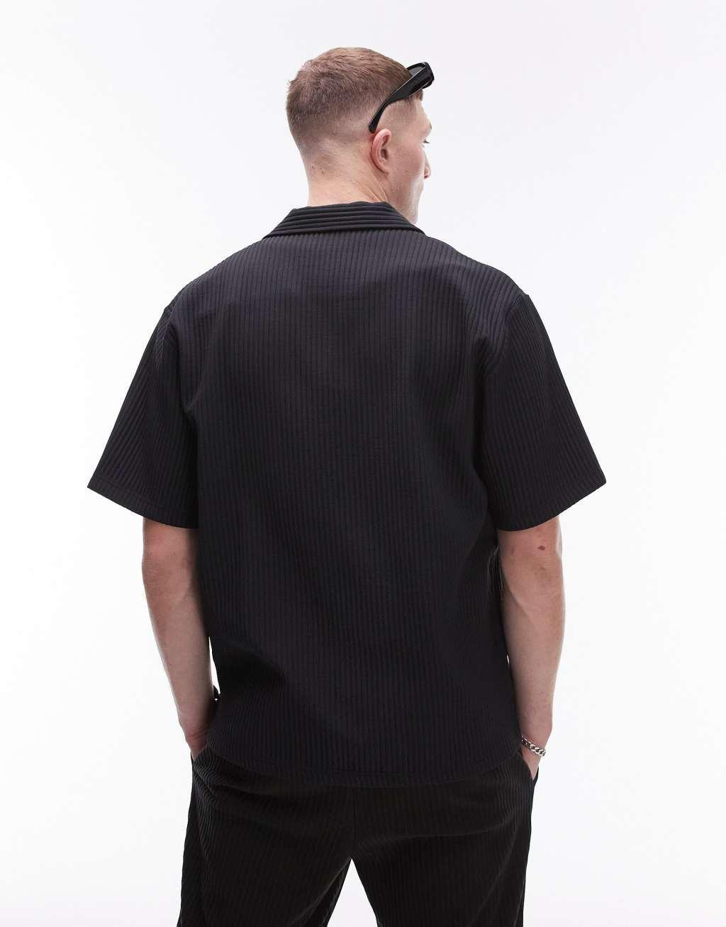 Topman short sleeve plisse polo shirt in black Product Image