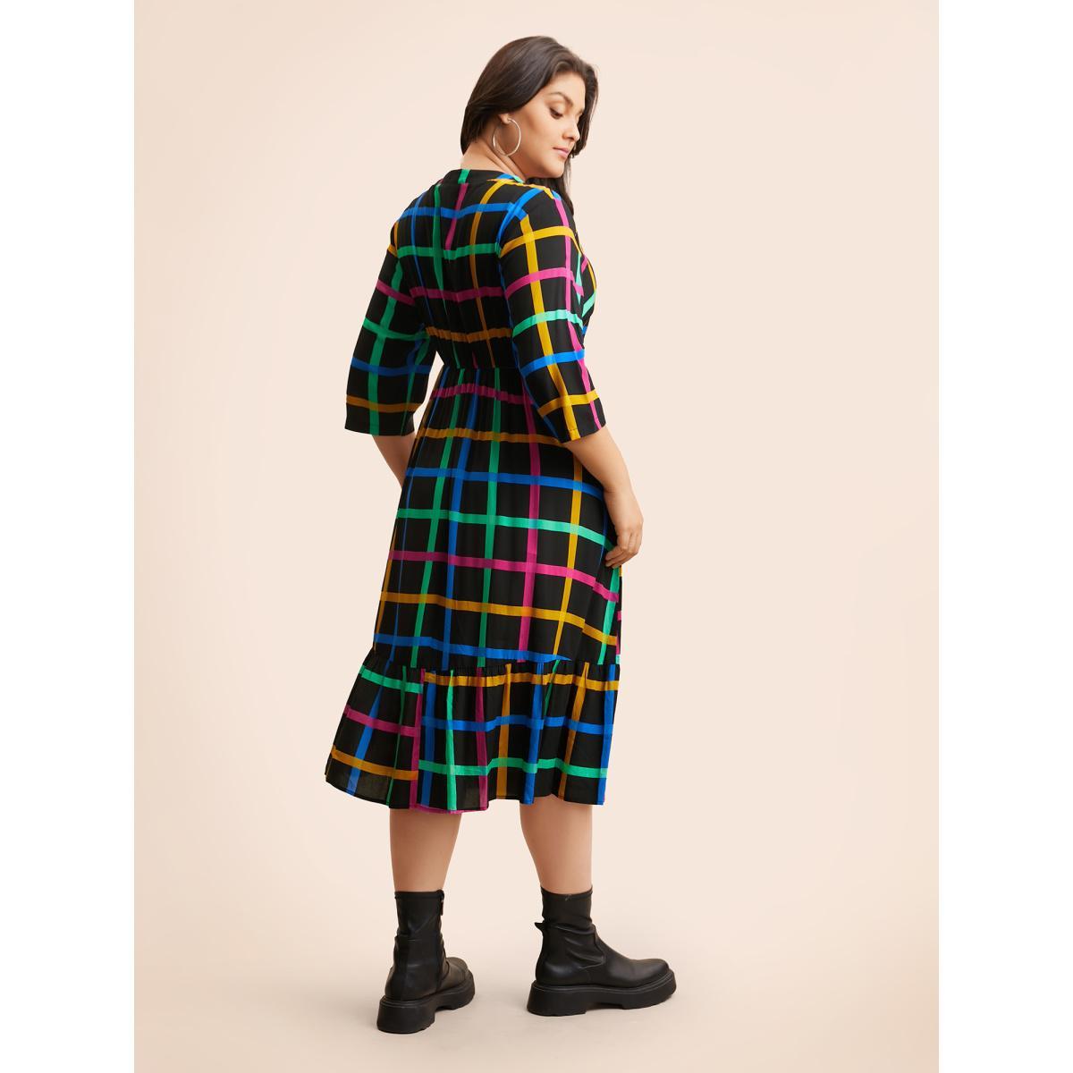 Plus Size Plaid Notched Ruffle Hem Pocket Dress Black Women Casual Contrast Flat collar with V-notch Elbow-length sleeve Curvy BloomChic 12/L Product Image