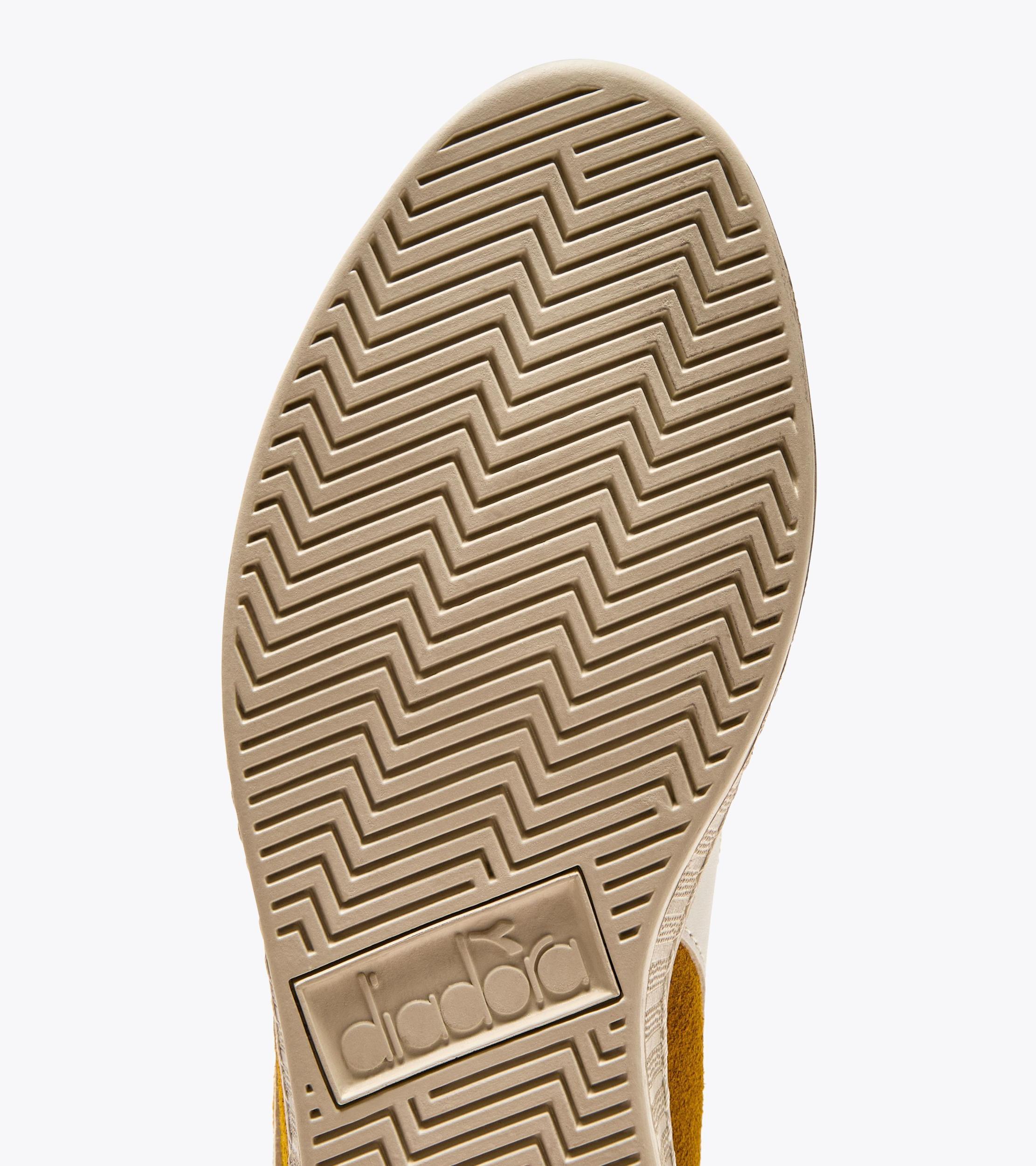GAME L LOW SUEDE WAXED Product Image