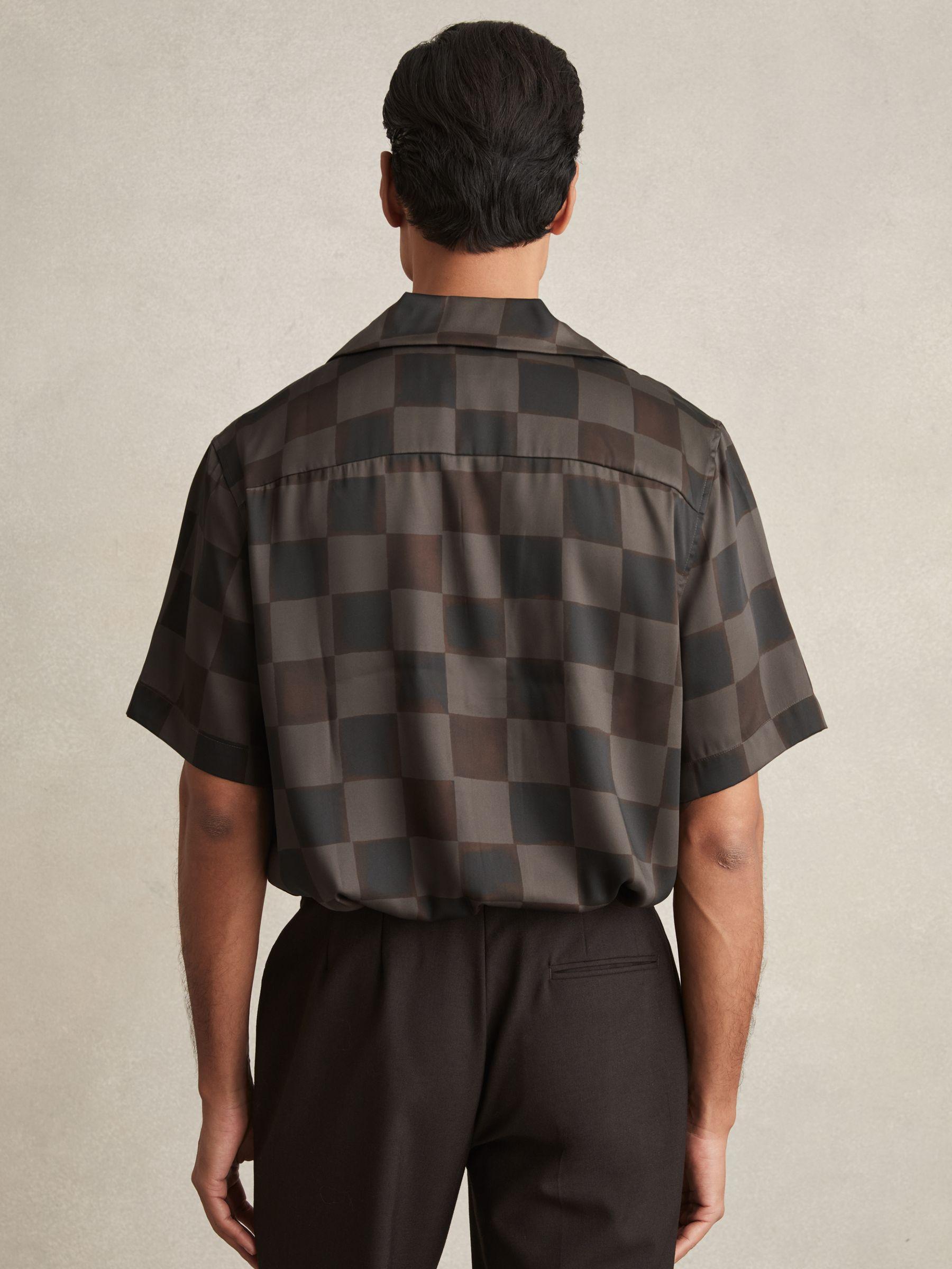 Chequered-Print Cuban-Collar Shirt in Brown Product Image