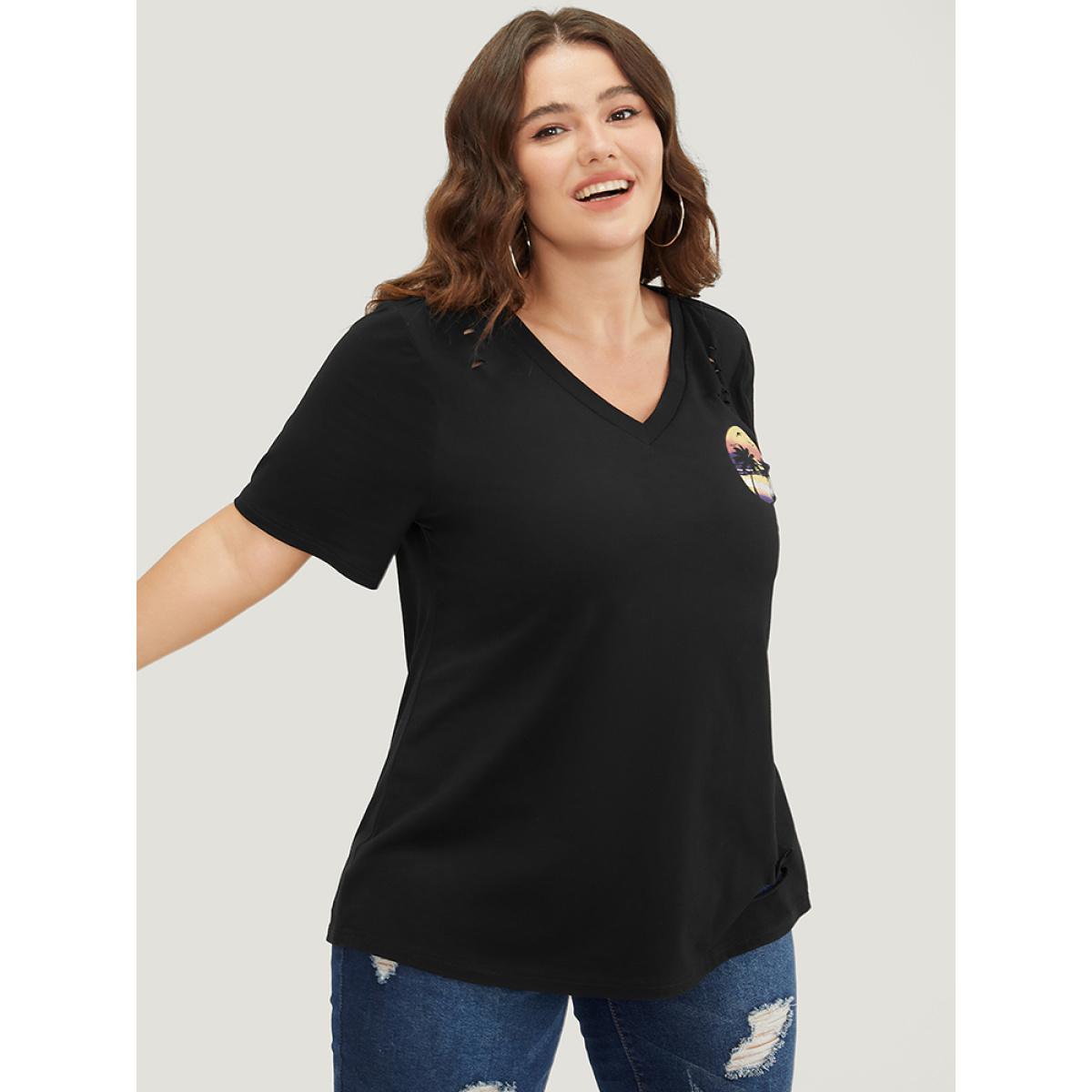 Plus Size Coconut Tree Print V Neck Distressed T-shirt Black Women Casual Printed Tropical Dailywear T-shirts BloomChic 28/5X Product Image