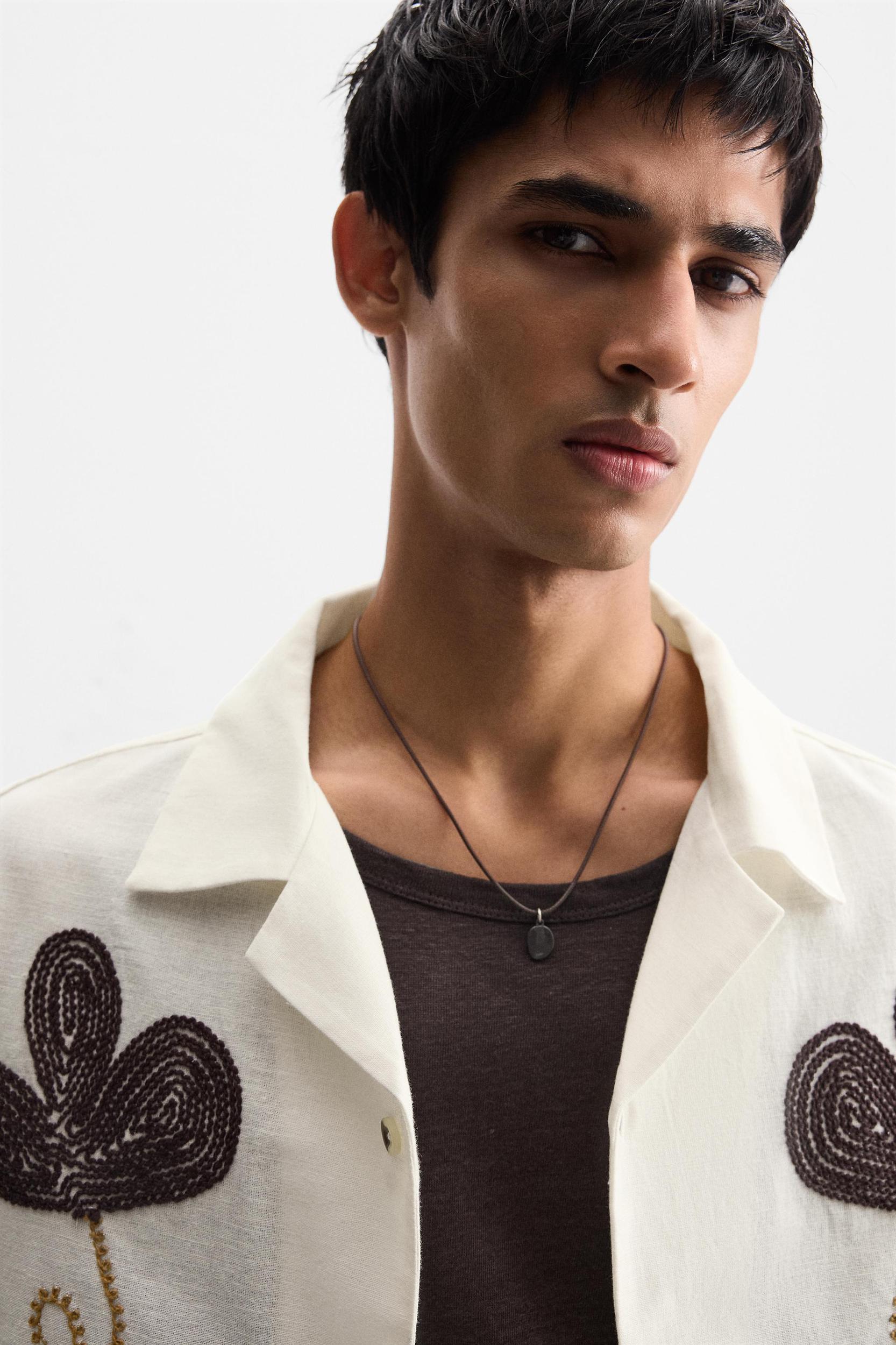 FLORAL EMBROIDERY SHIRT Product Image