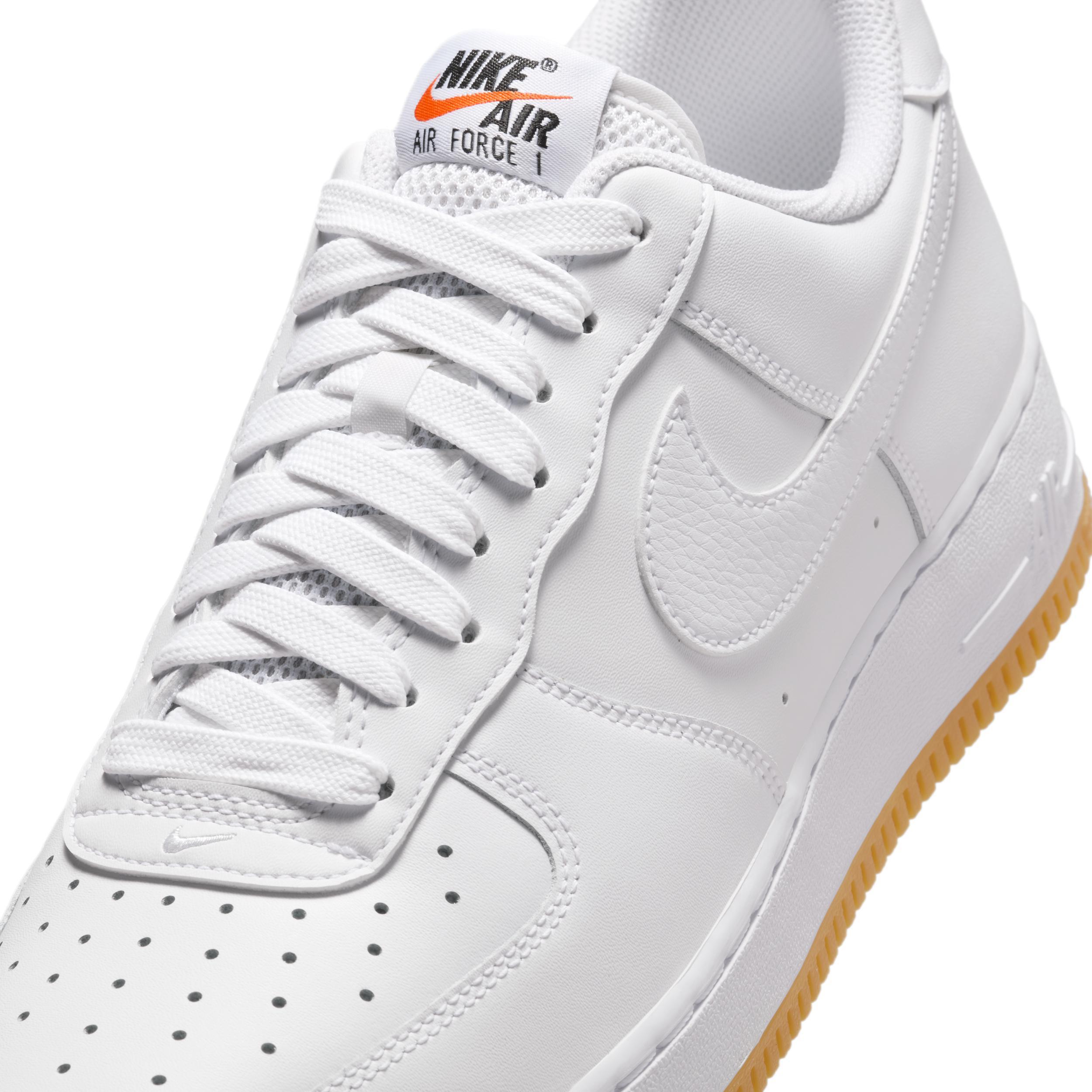 Nike Men's Air Force 1 '07 LV Shoes Product Image