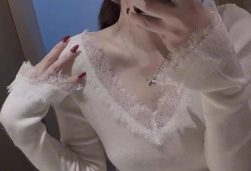 Long-Sleeve V-Neck Plain Lace Trim Knit Top Product Image