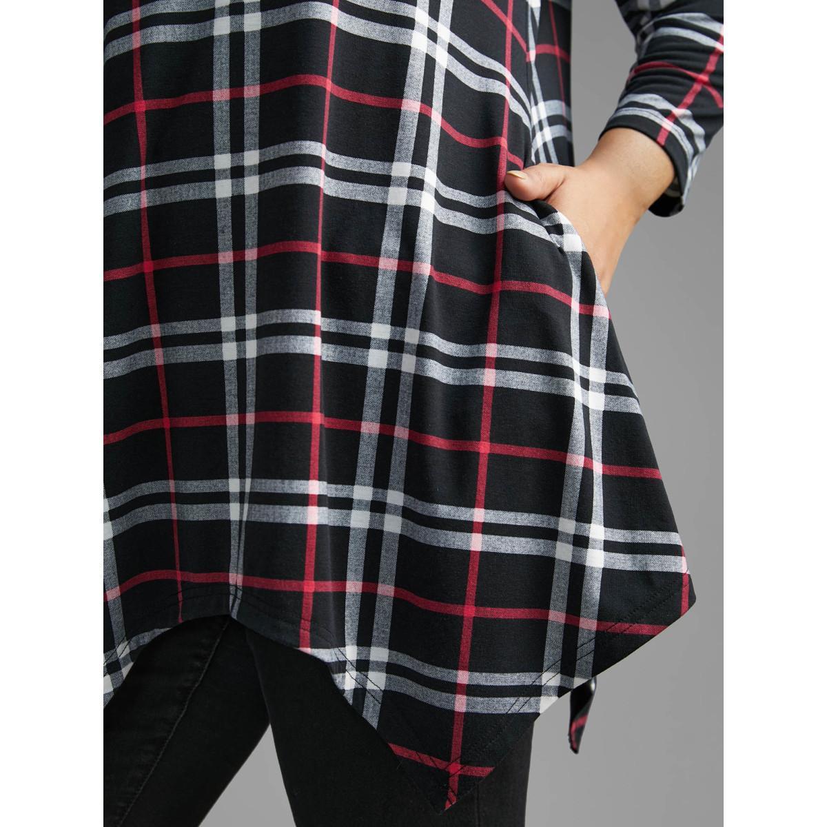 Plus Size Plaid Asymmetrical Hem Pocket T-shirt Black Women Casual Asymmetrical Round Neck Loose Everyday T-shirts BloomChic 26/4X Product Image