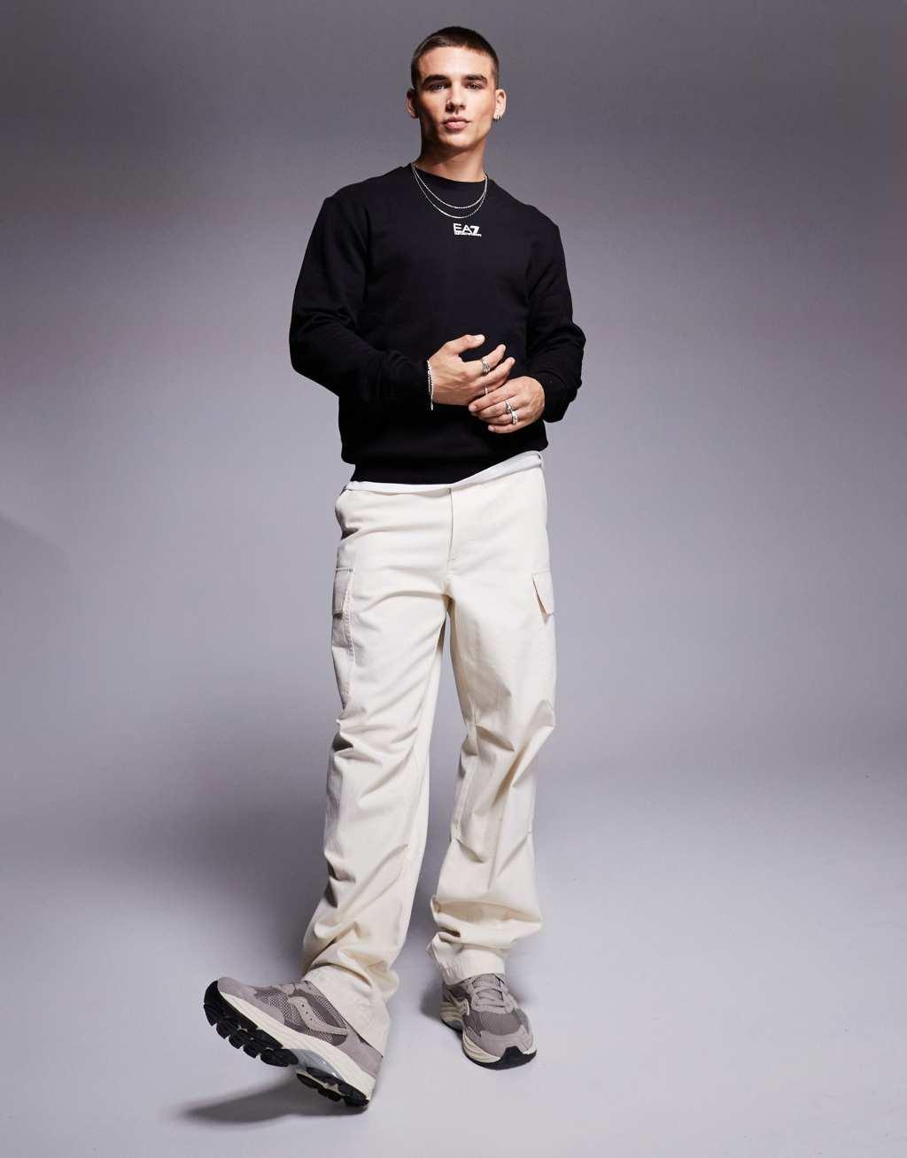 EA7 chest logo sweatshirt in black Product Image