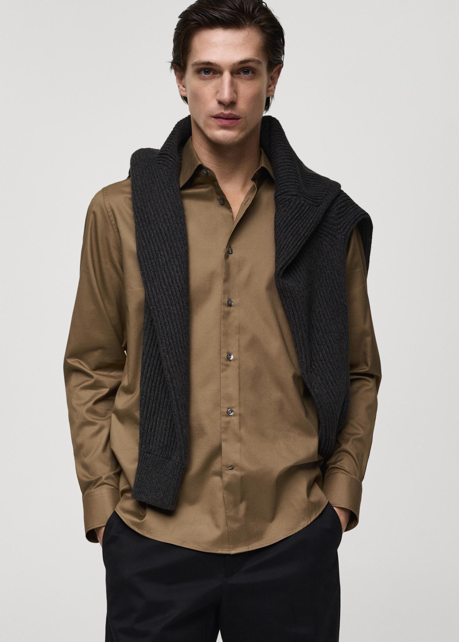 100% cotton twill regular-fit shirt - Men | MANGO USA Product Image