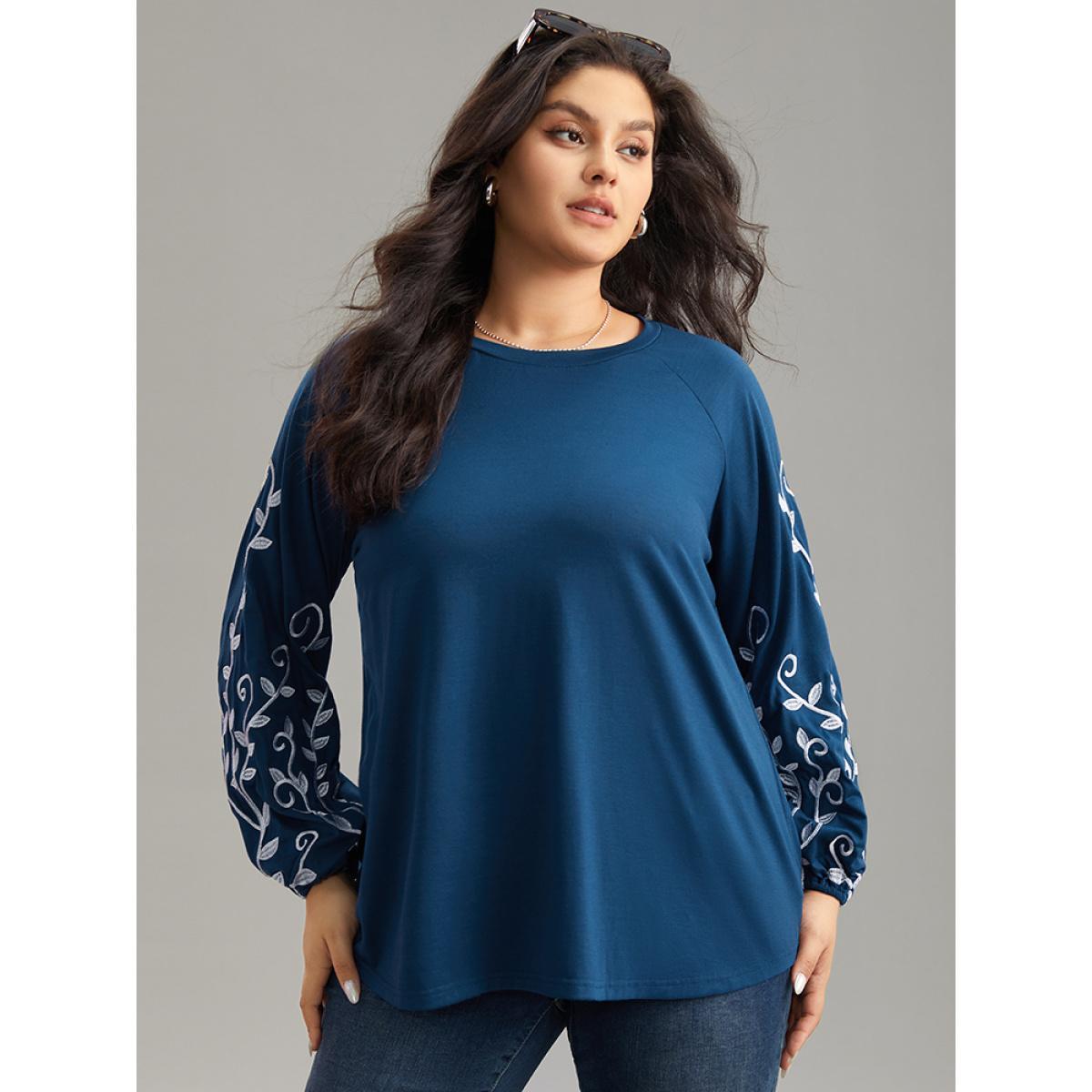 Plus Size Floral Embroidered Contrast Raglan Sleeve T-shirt DarkBlue Women Elegant Elastic cuffs Silhouette Floral Print Round Neck Dailywear T-shirts BloomChic 30/6X Product Image
