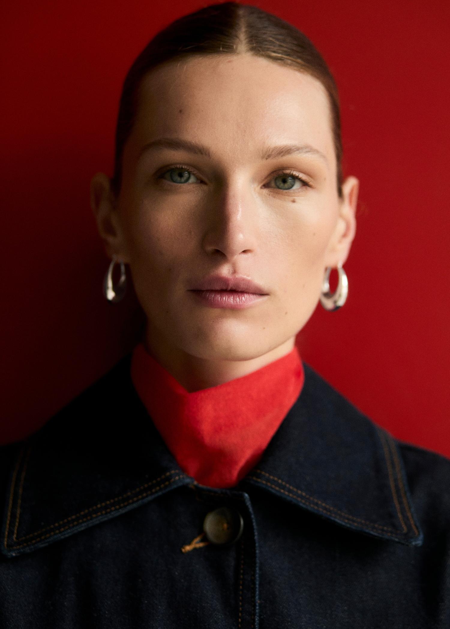 Oval hoop earrings - Women | MANGO USA Product Image