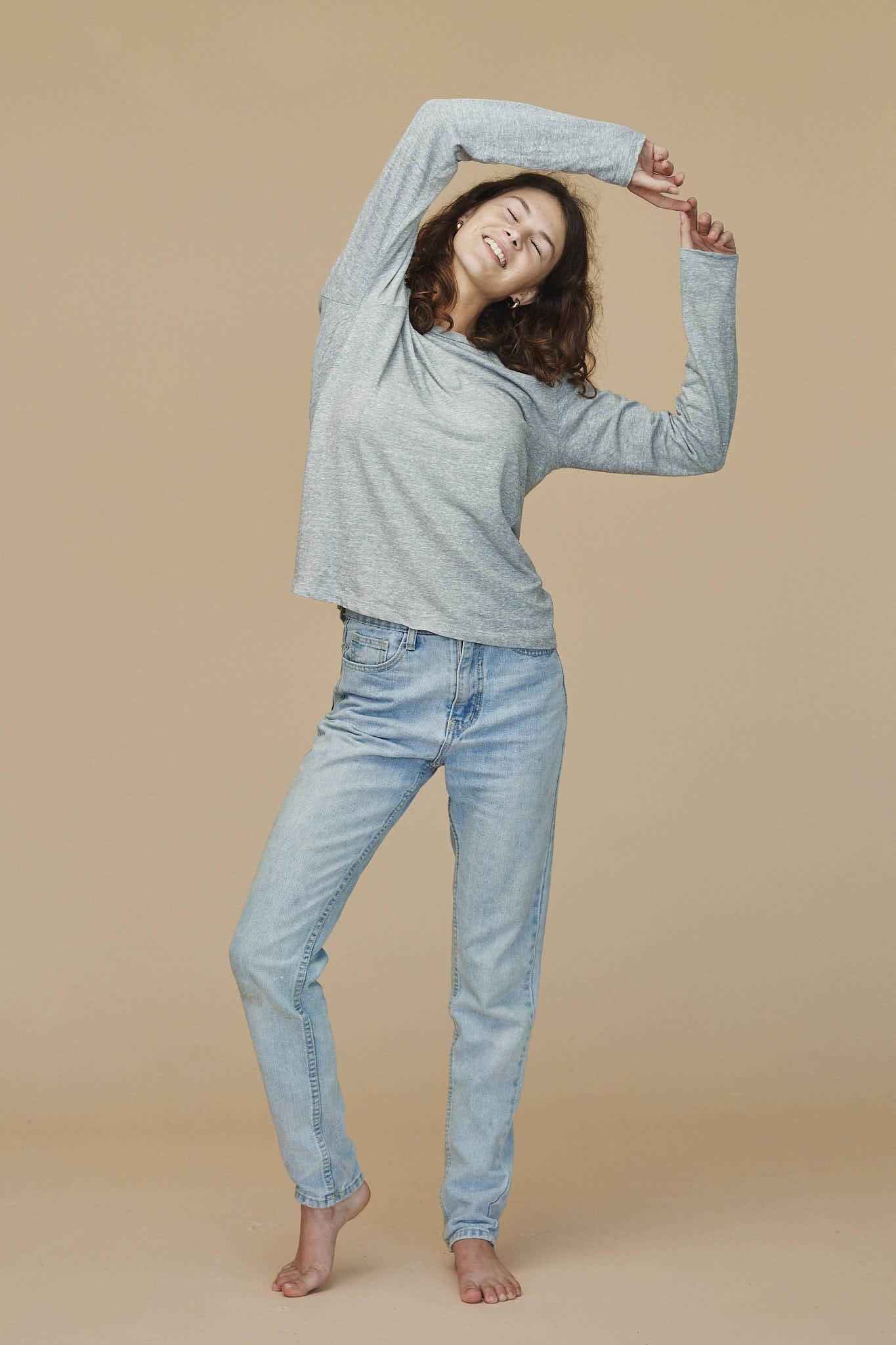Heathered Encanto Long Sleeve Tee Female Product Image