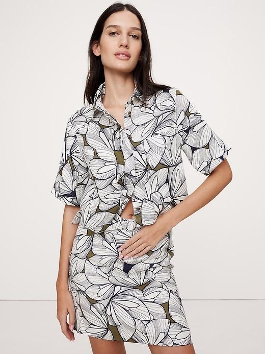 Boxy Linen Cropped Shirt Product Image