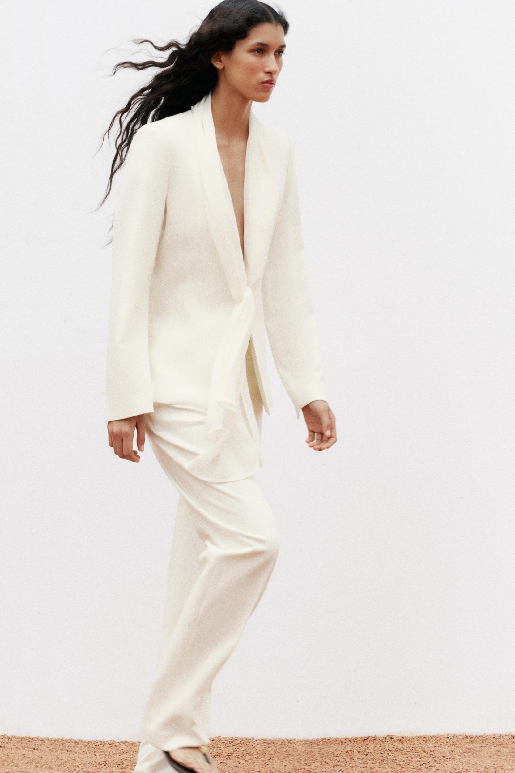 KNOTTED LAPEL BLAZER Product Image