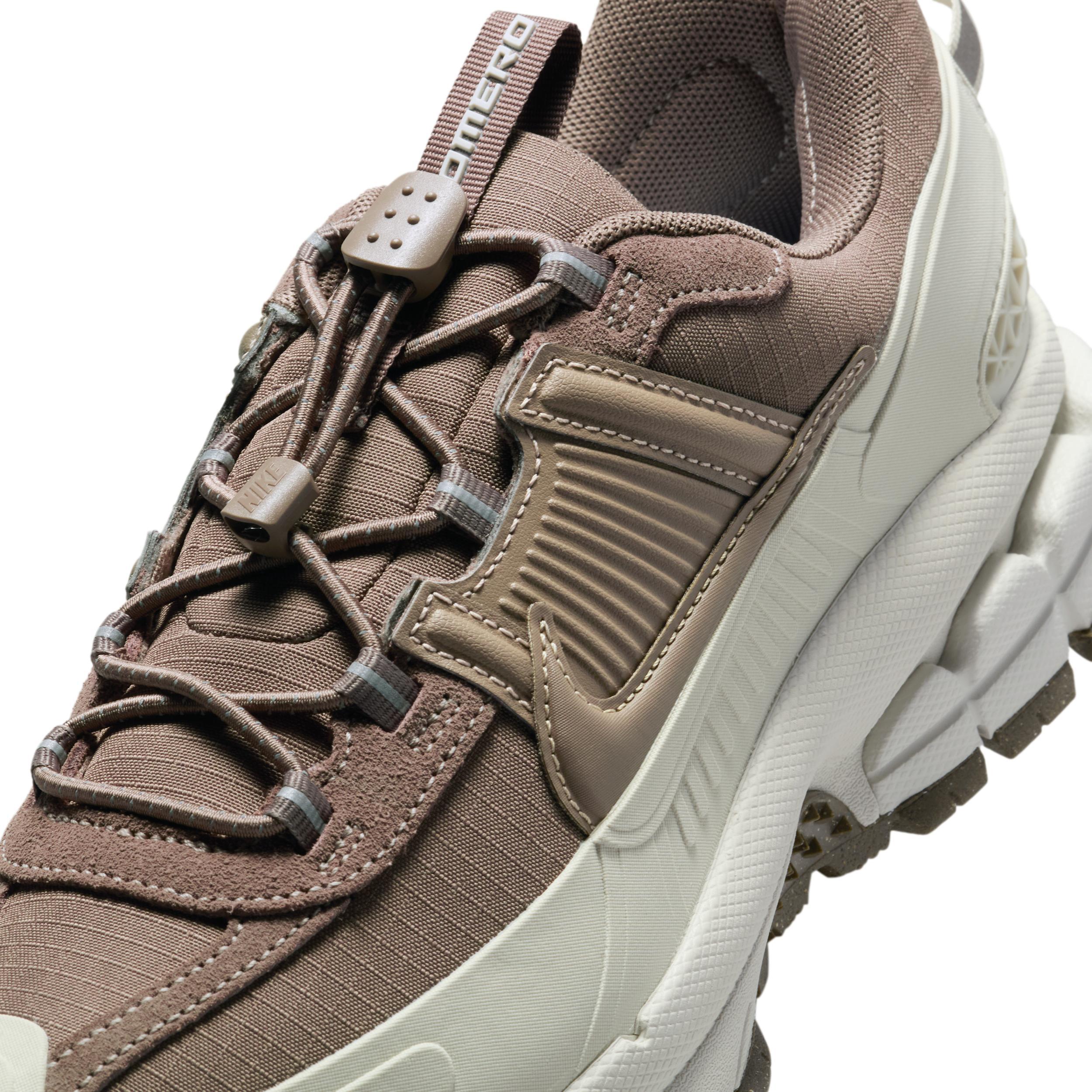 Nike Women's Zoom Vomero Roam Winterized Shoes Product Image