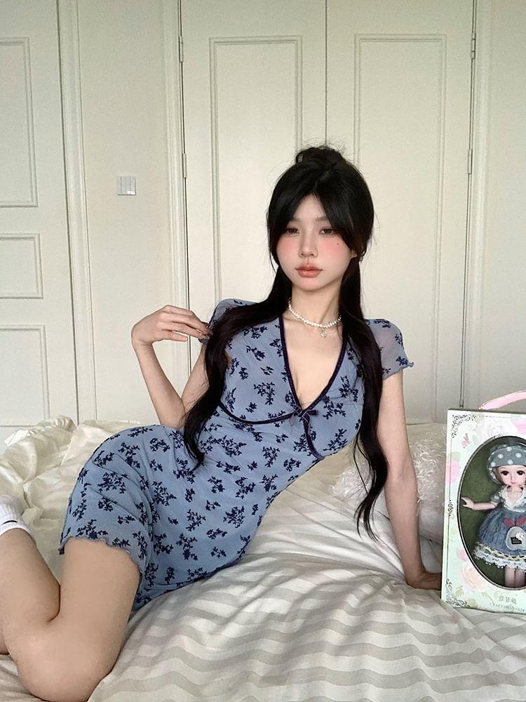 Short-Sleeve V-Neck Floral Print Mini Bodycon Dress Product Image