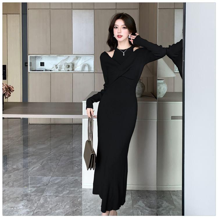Mock Two-Piece Long-Sleeve Halter Plain Knot Midi Sheath Knit Dress Product Image
