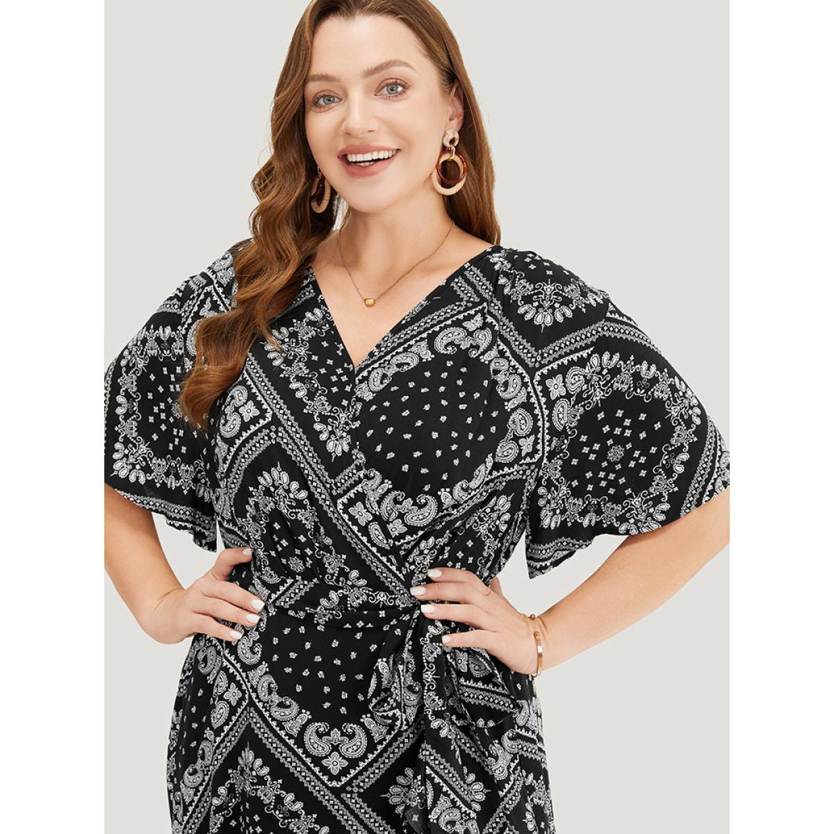 Plus Size Paisley Print Pocket Belted Wrap Flutter Sleeve Dress BlackFlower Women Vacation Wrap V-neck Short sleeve Curvy Knee Dress BloomChic 10/M Product Image